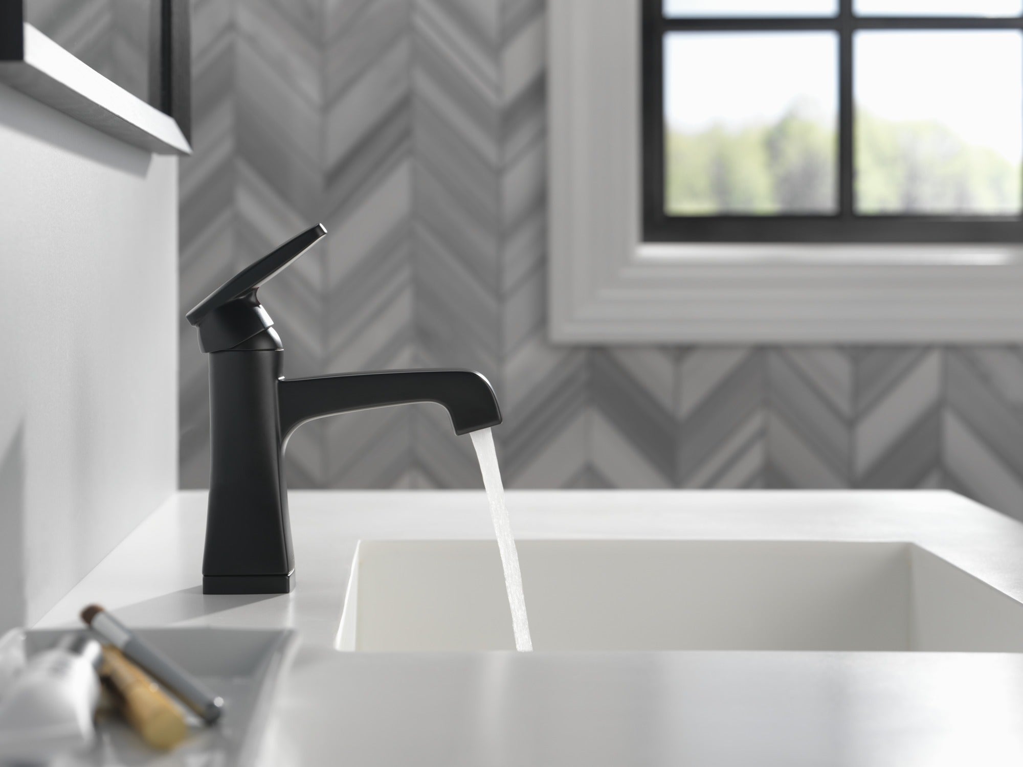 Delta Ashlyn® Single Handle Lavatory Faucet - Metal Pop-Up