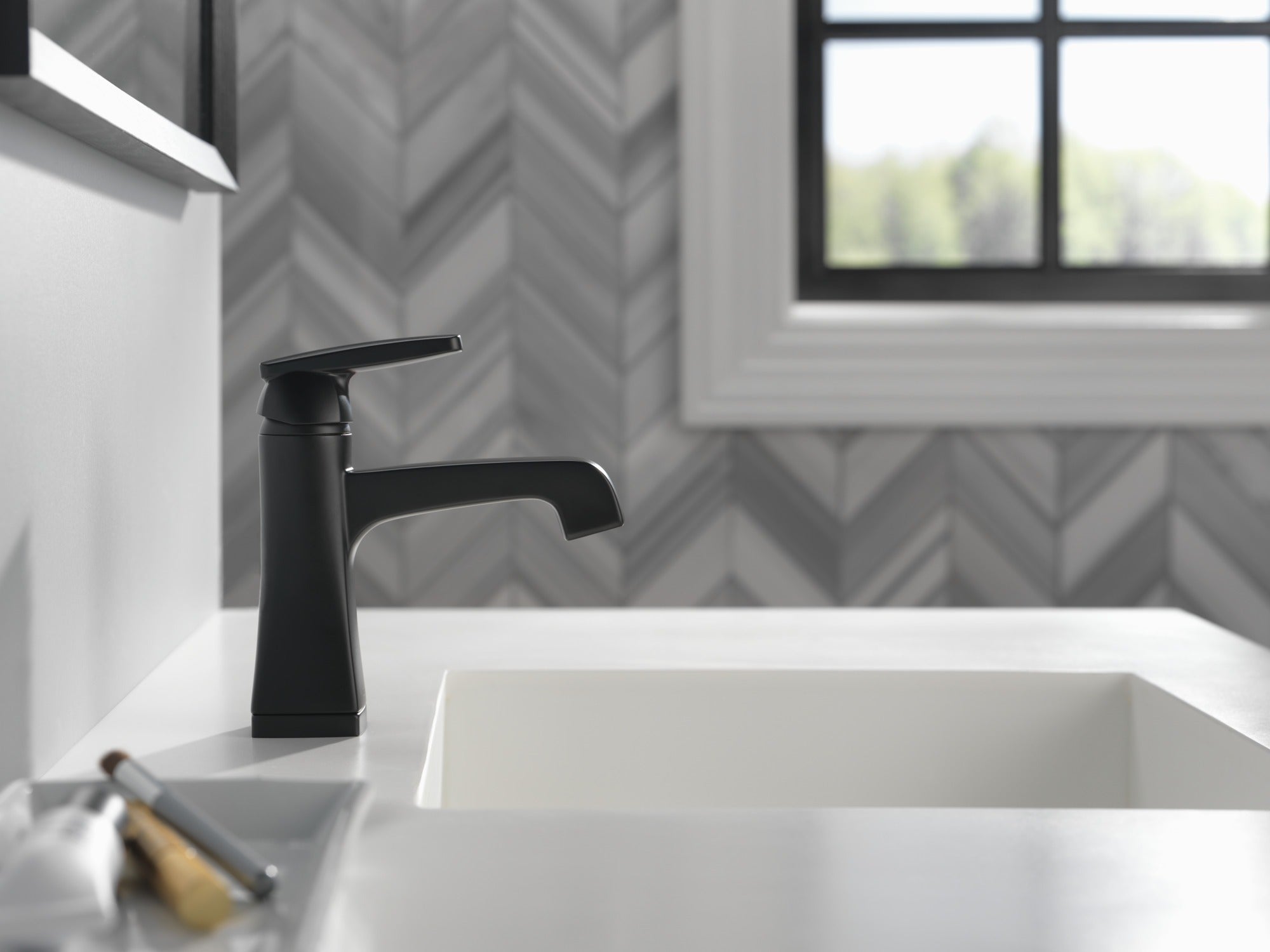 Delta Ashlyn® Single Handle Lavatory Faucet - Metal Pop-Up