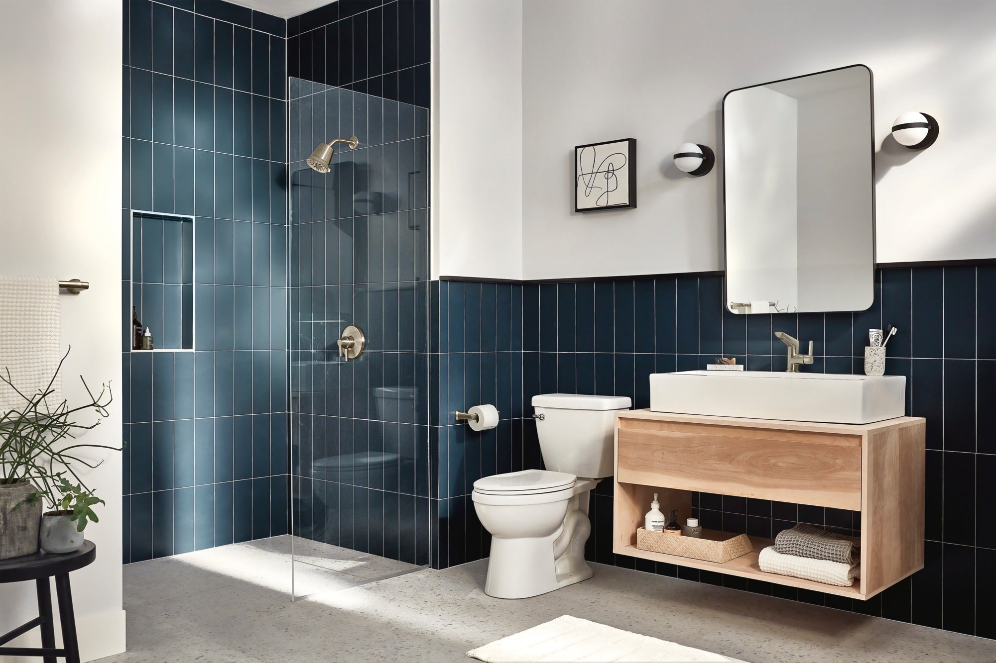 Delta Galeon™ 17 Series Shower Trim with Cylinder SH