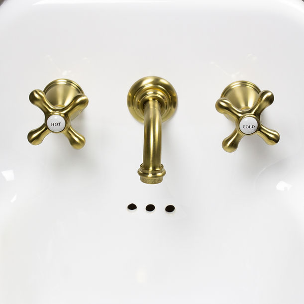 Victorian Collection Bathroom Faucet with Short Spout