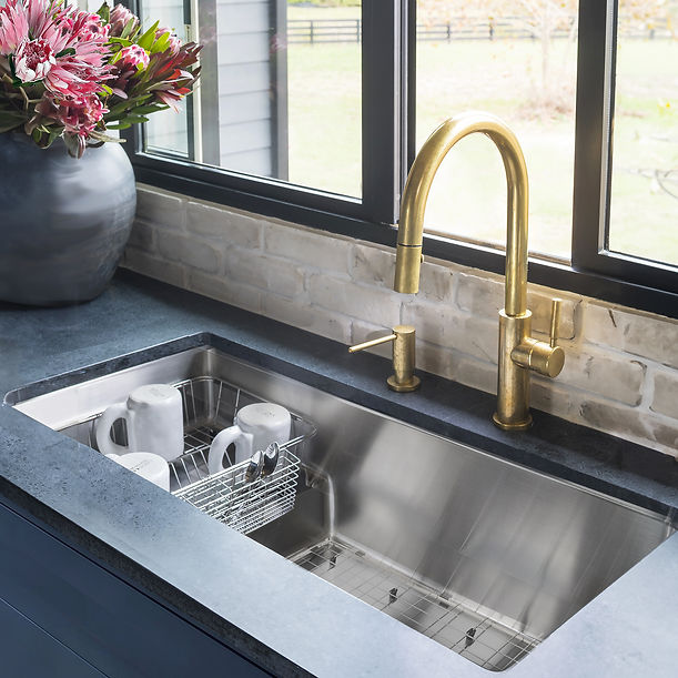 Nantucket STEPPE3918 Pro Series Undermount Stainless Steel Kitchen Sink with Compatible Accessories