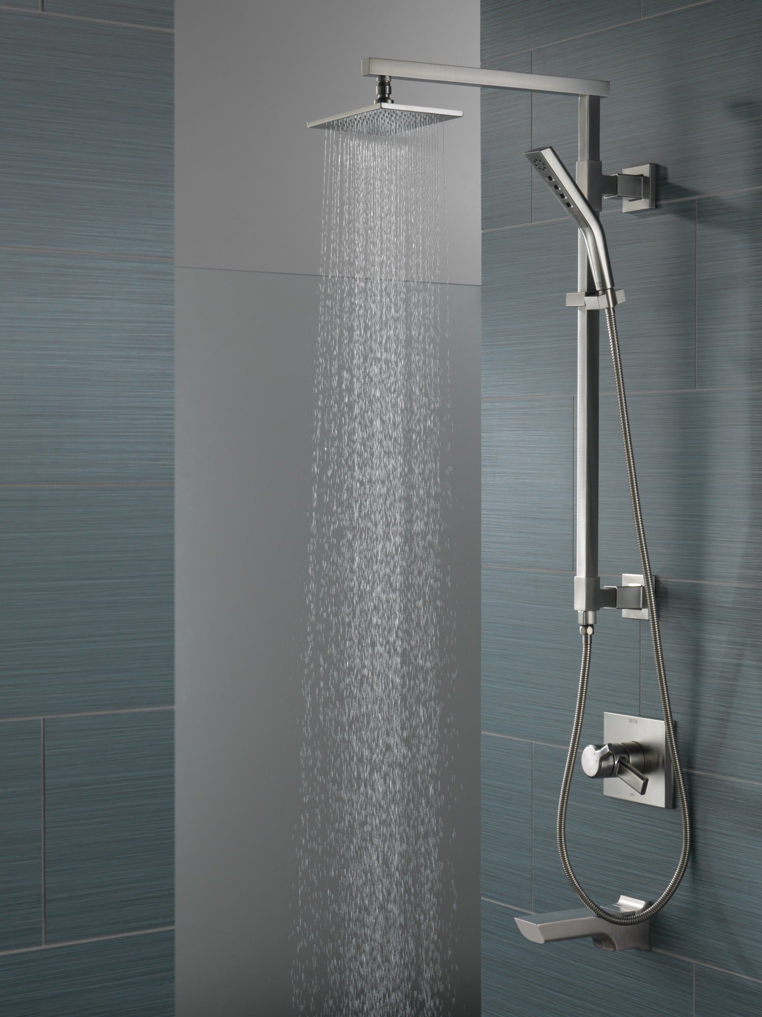 Delta Pivotal® Tub Spout - Pull-Up Diverter