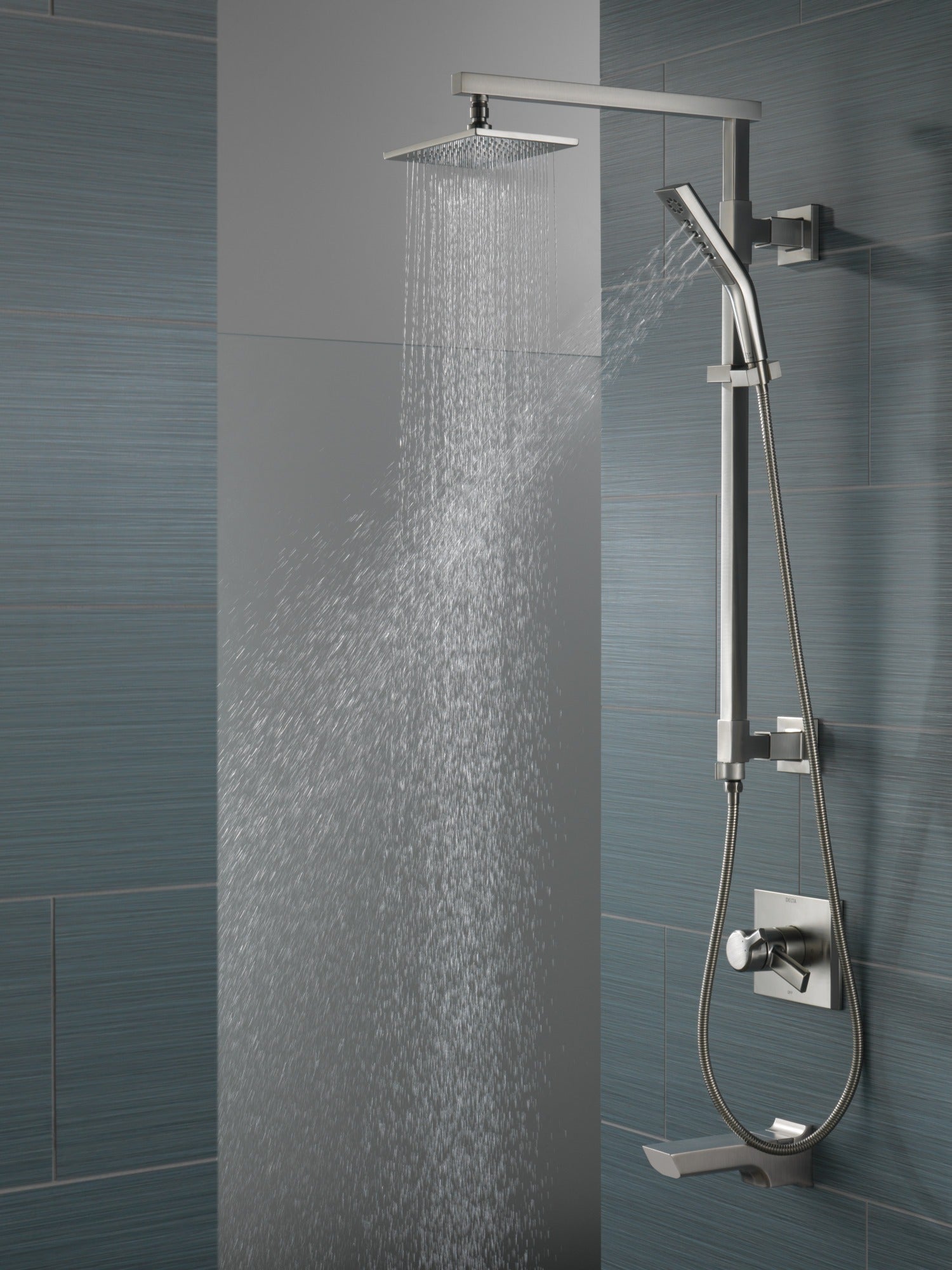 Delta Pivotal® Tub Spout - Pull-Up Diverter