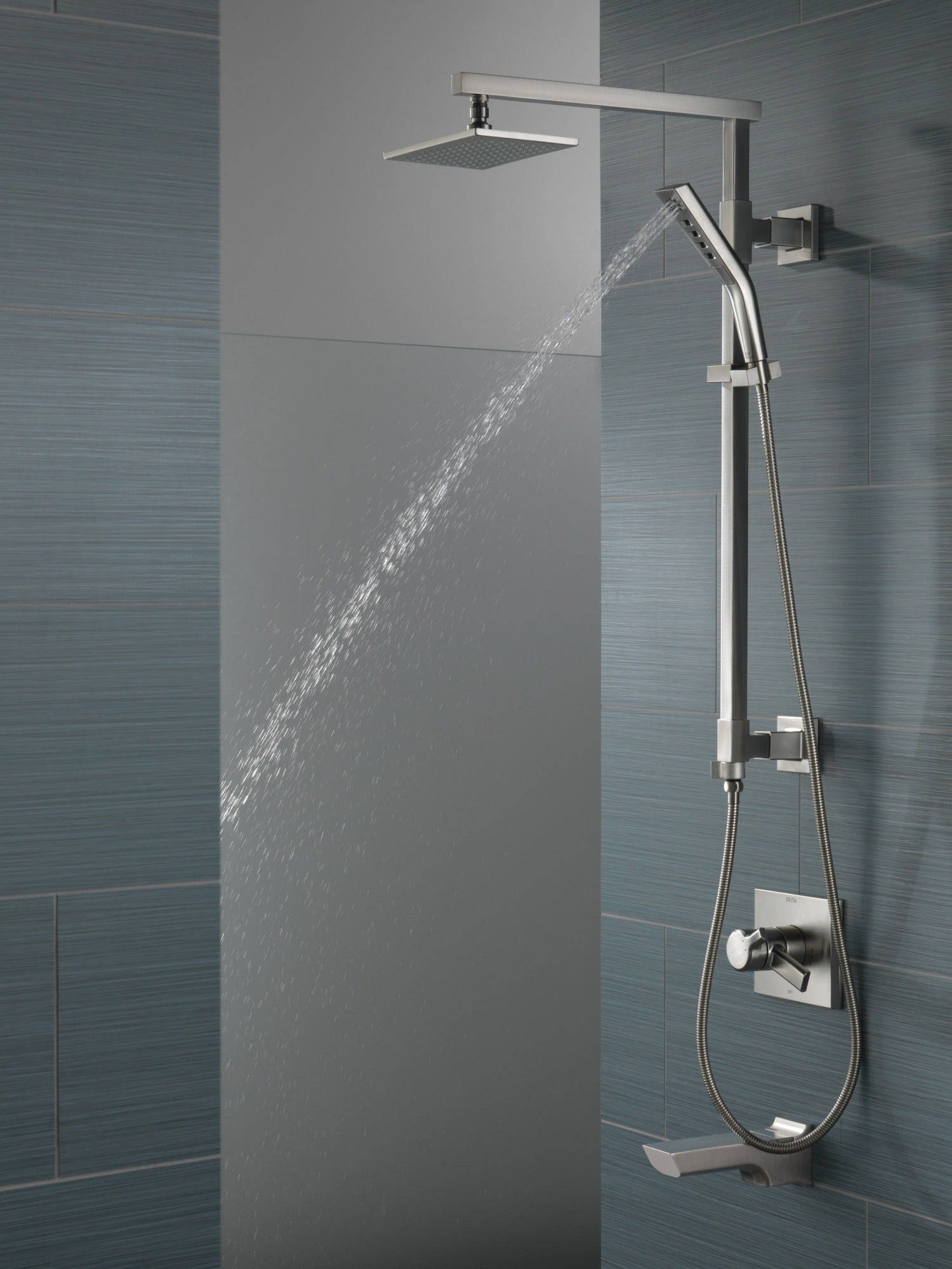 Delta Pivotal® Tub Spout - Pull-Up Diverter