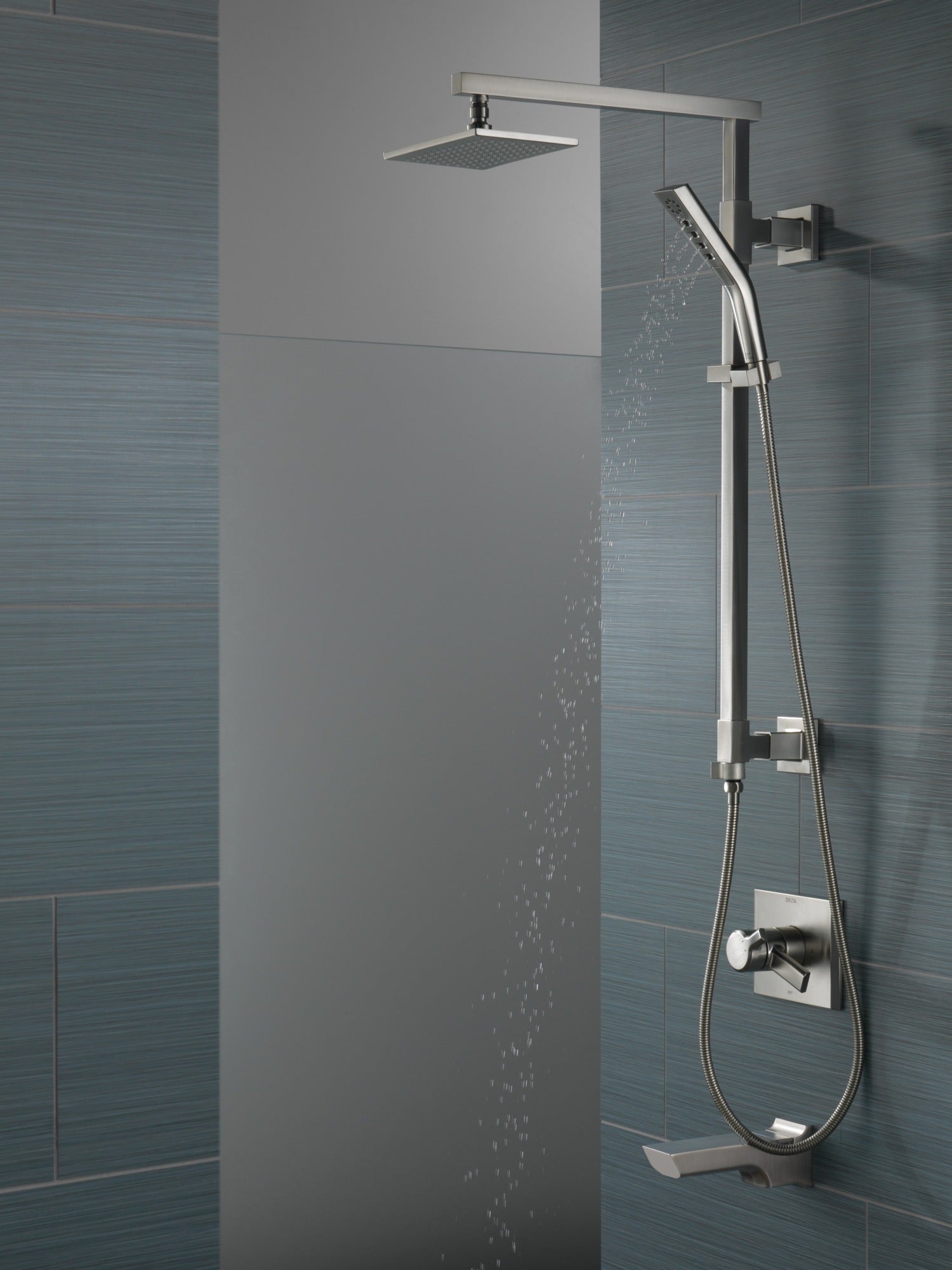 Delta Pivotal® Tub Spout - Pull-Up Diverter