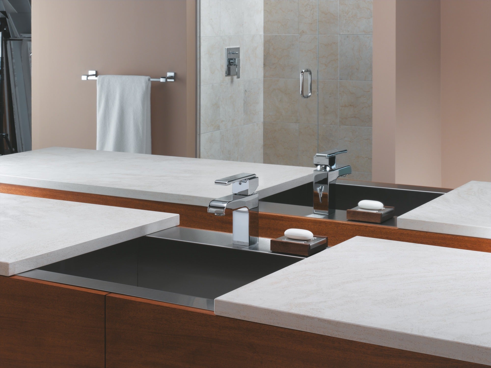 Delta Urban Arzo 24" Towel Bar