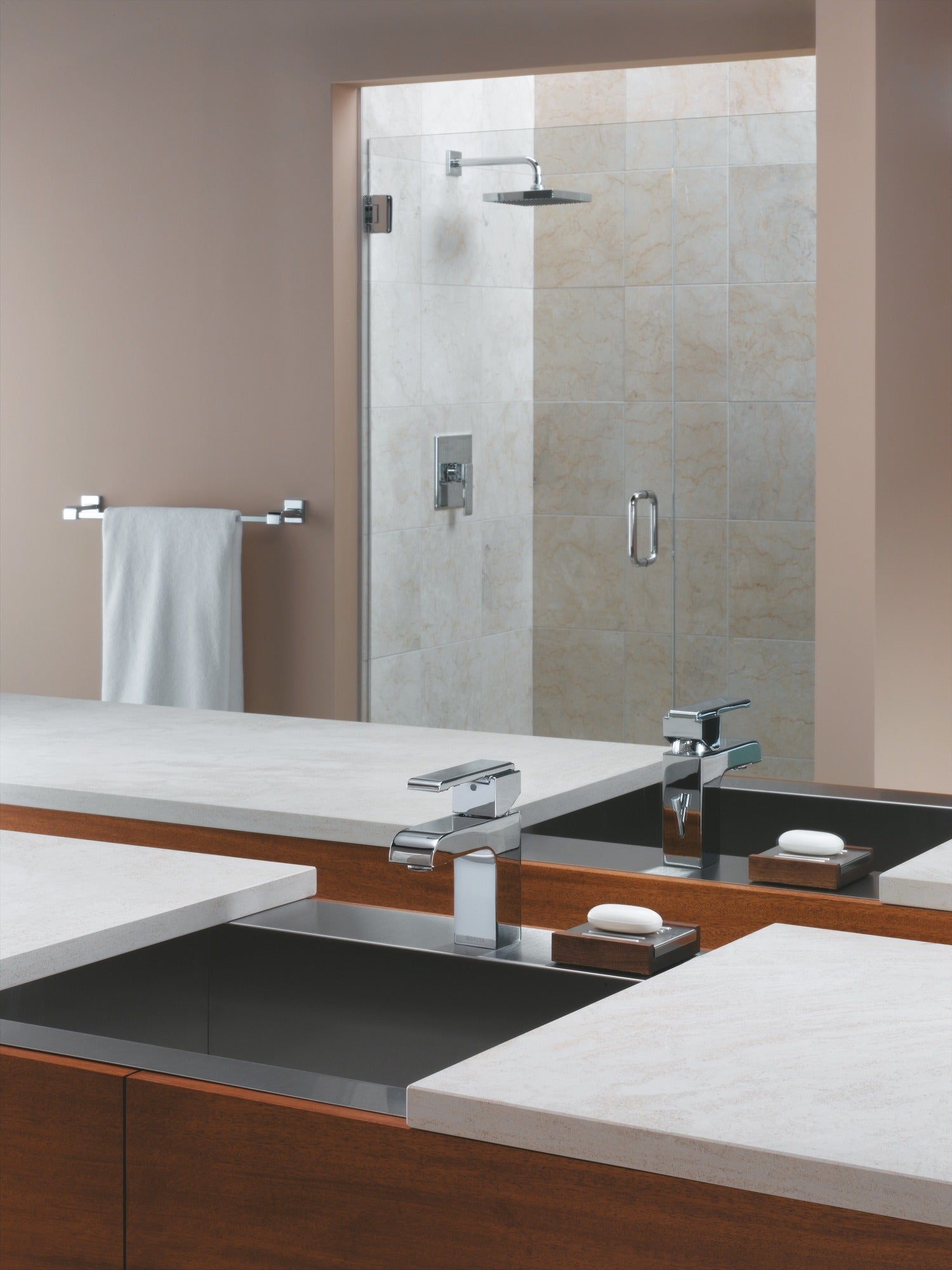 Delta Urban Arzo 24" Towel Bar