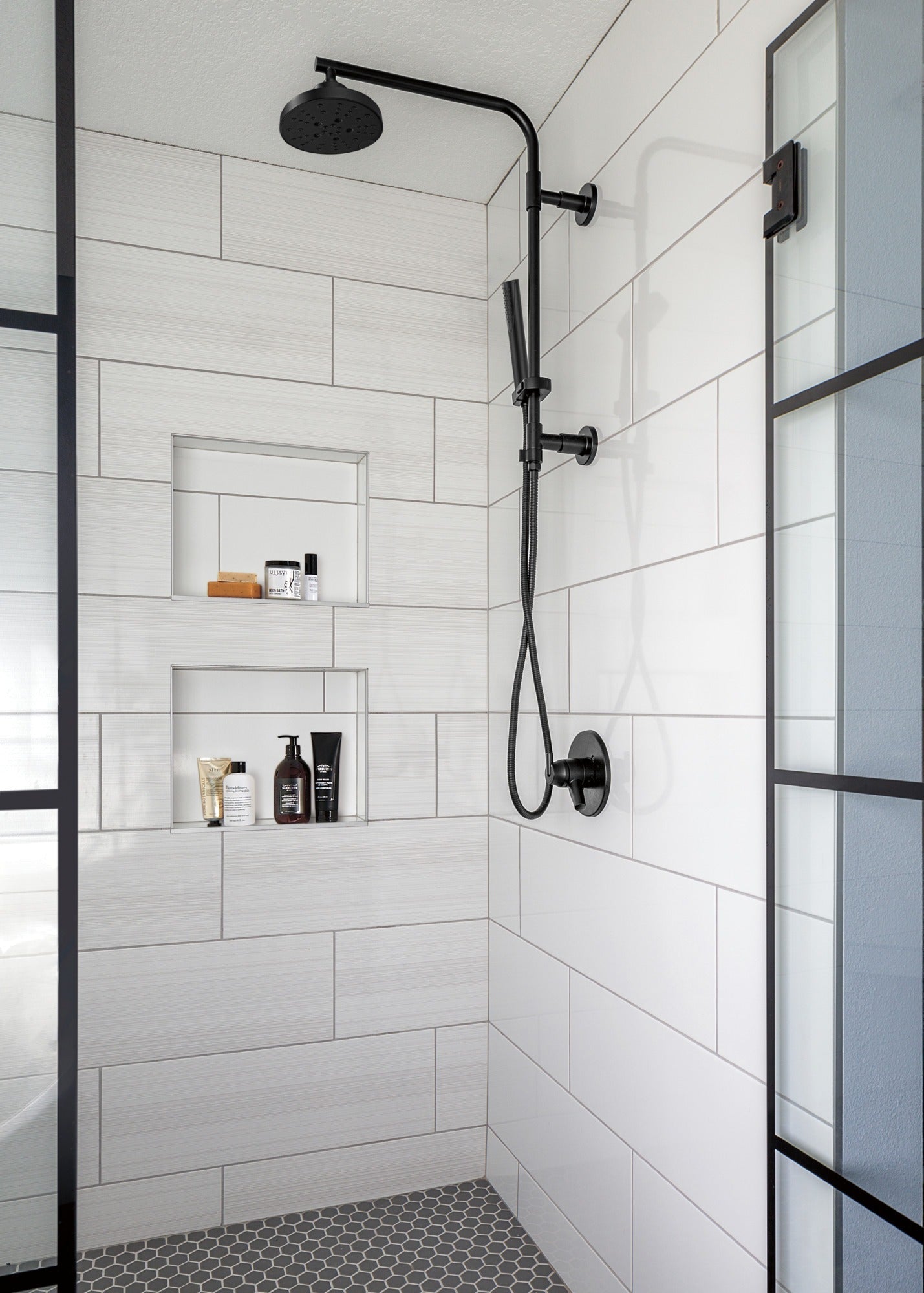 Delta Universal Showering Components H2OKinetic® 5-Setting Contemporary Raincan Shower Head