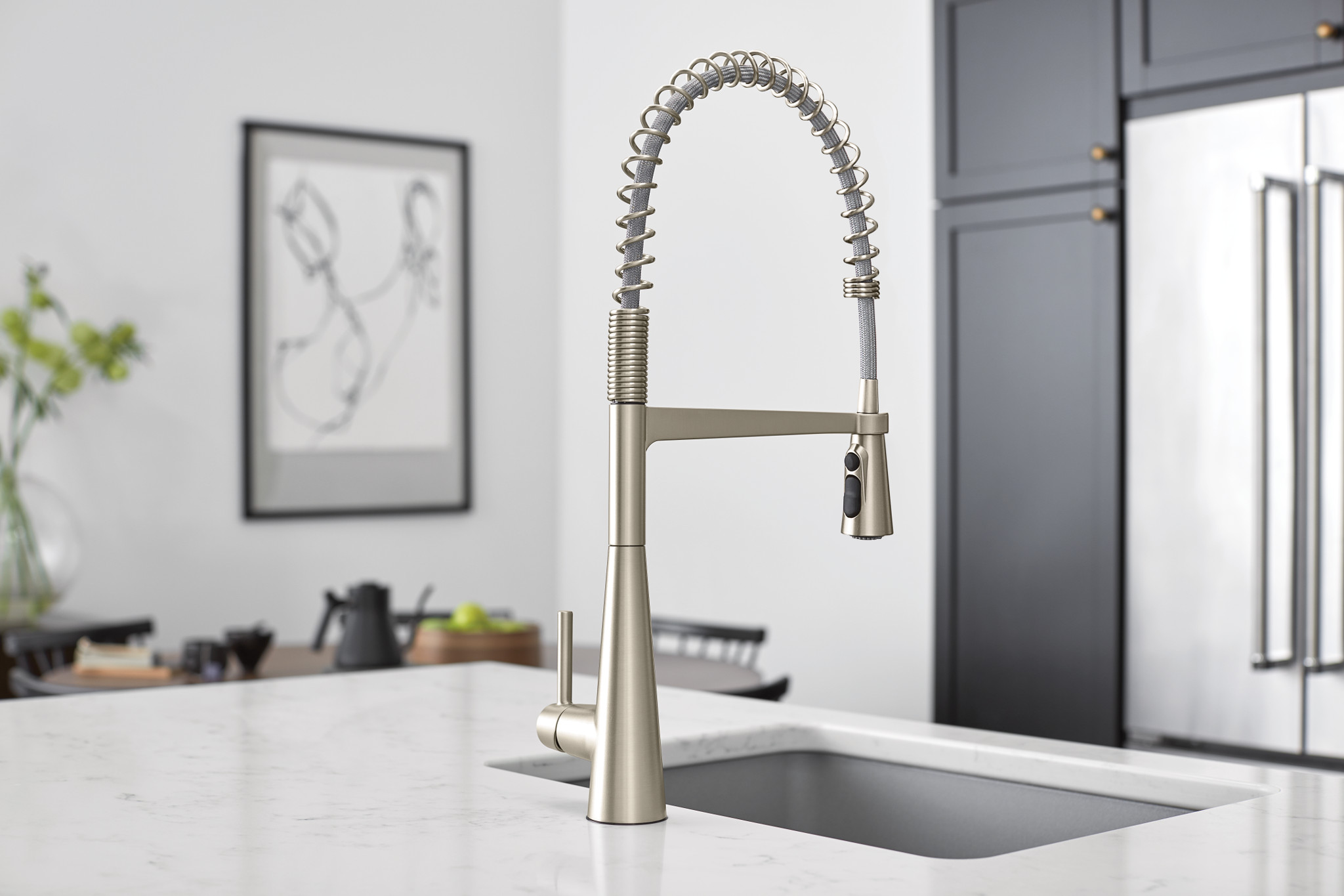 Moen 5925 Sleek One-Handle Pre-Rinse Spring Pulldown Kitchen Faucet