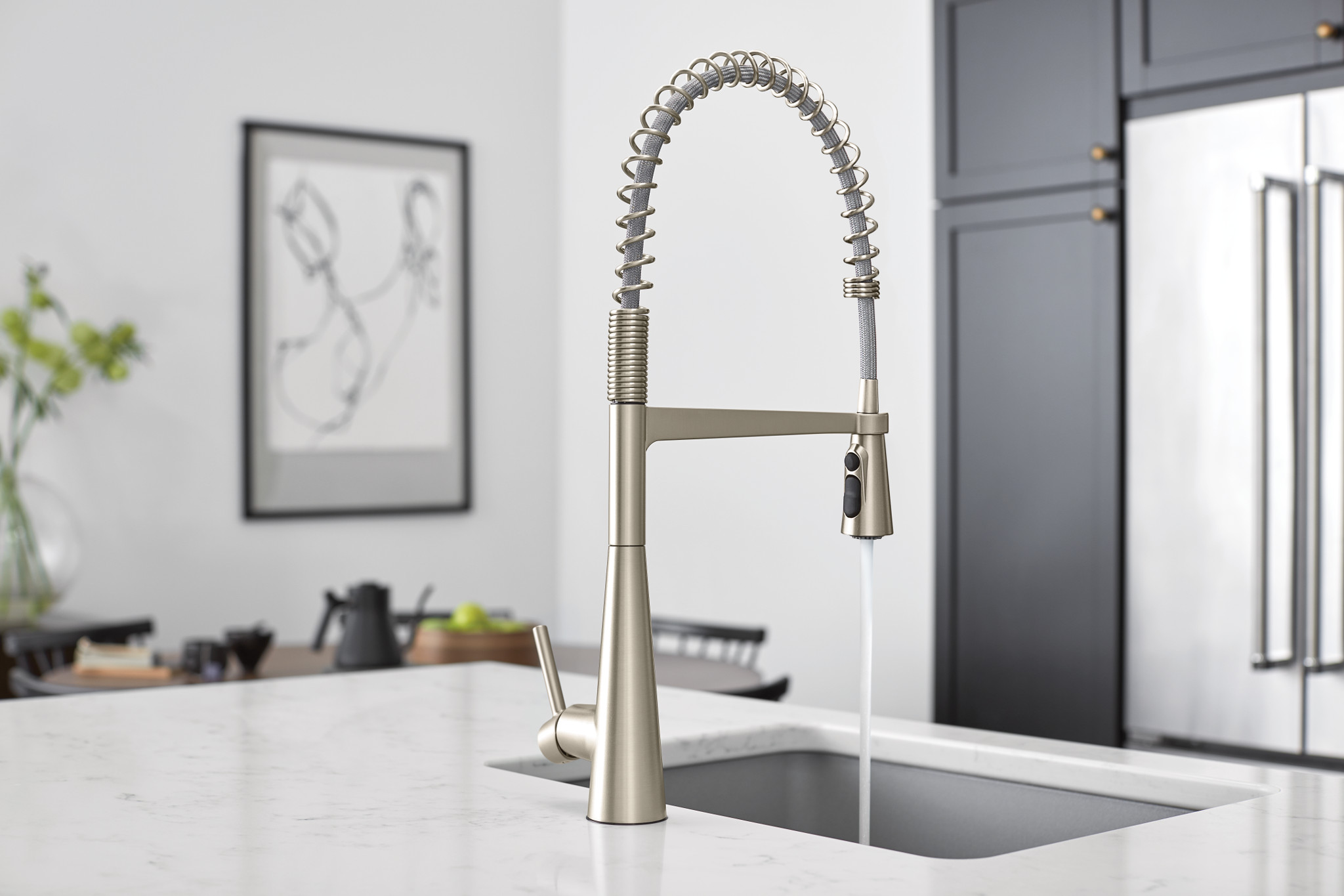 Moen 5925 Sleek One-Handle Pre-Rinse Spring Pulldown Kitchen Faucet