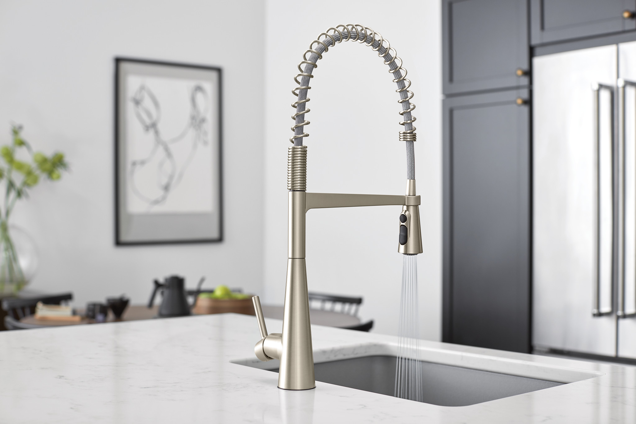 Moen 5925 Sleek One-Handle Pre-Rinse Spring Pulldown Kitchen Faucet