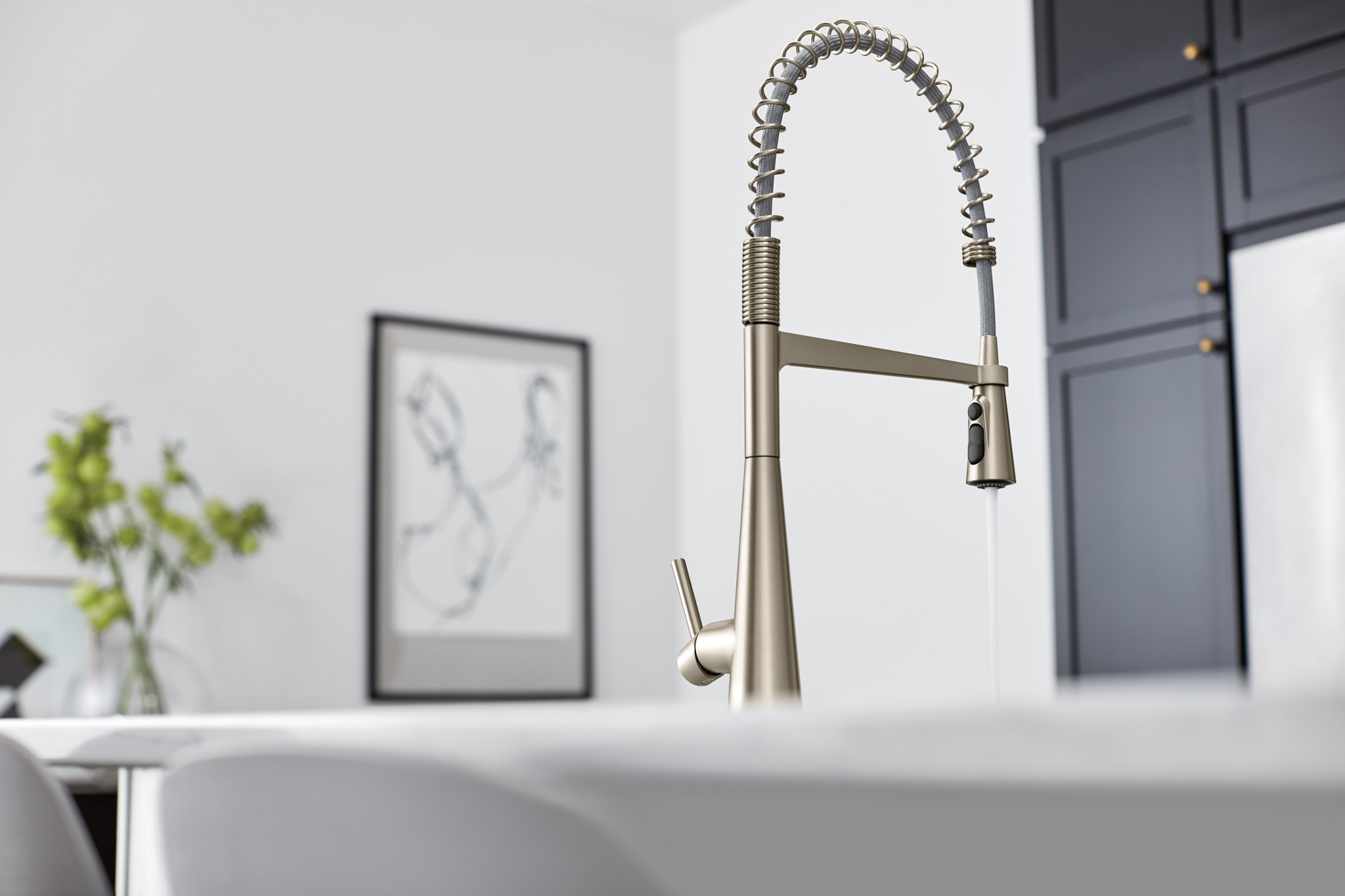 Moen 5925 Sleek One-Handle Pre-Rinse Spring Pulldown Kitchen Faucet