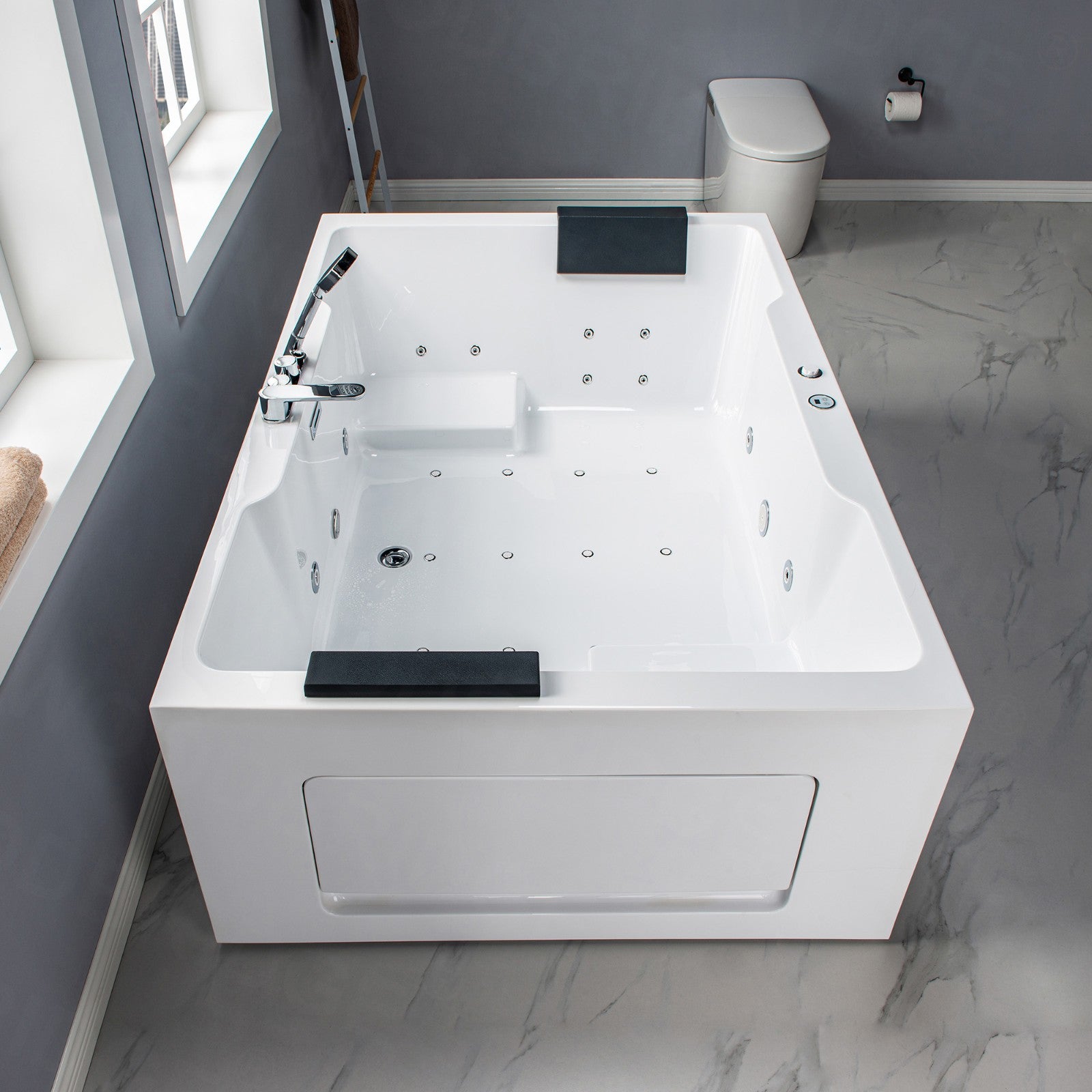 WOODBRIDGE 2 Person Freestanding Massage Hydrotherapy Bathtub