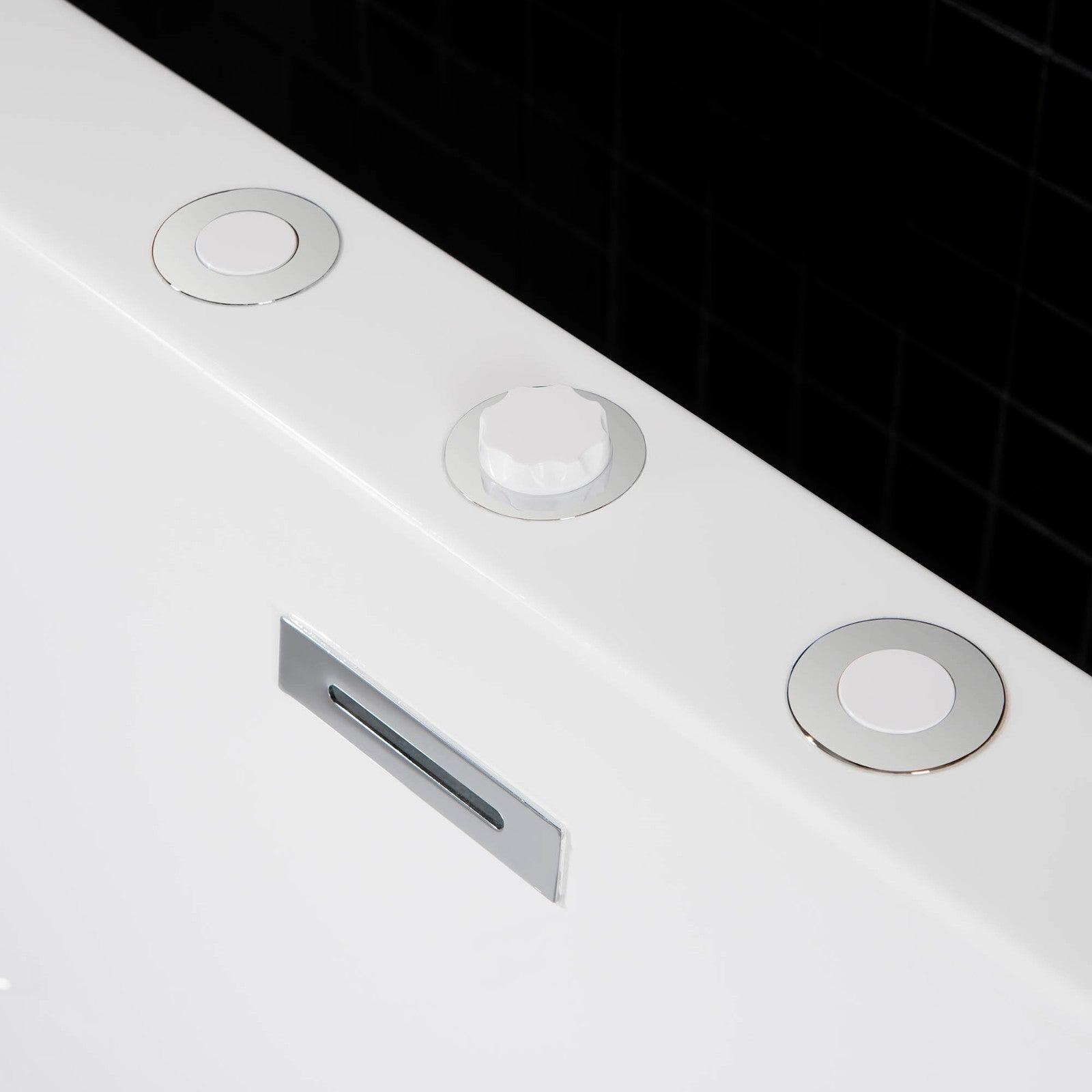 WOODBRIDGE 67" x 32" Whirlpool Water Jetted and Air Bubble Freestanding Bathtub