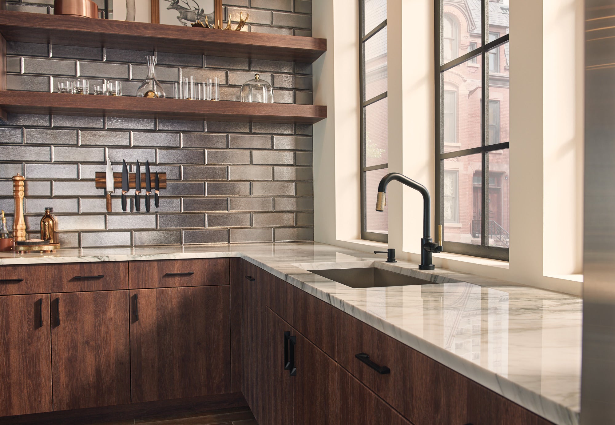 Brizo Litze® SmartTouch® Pull-Down Kitchen Faucet with Angled Spout and Knurled Handle