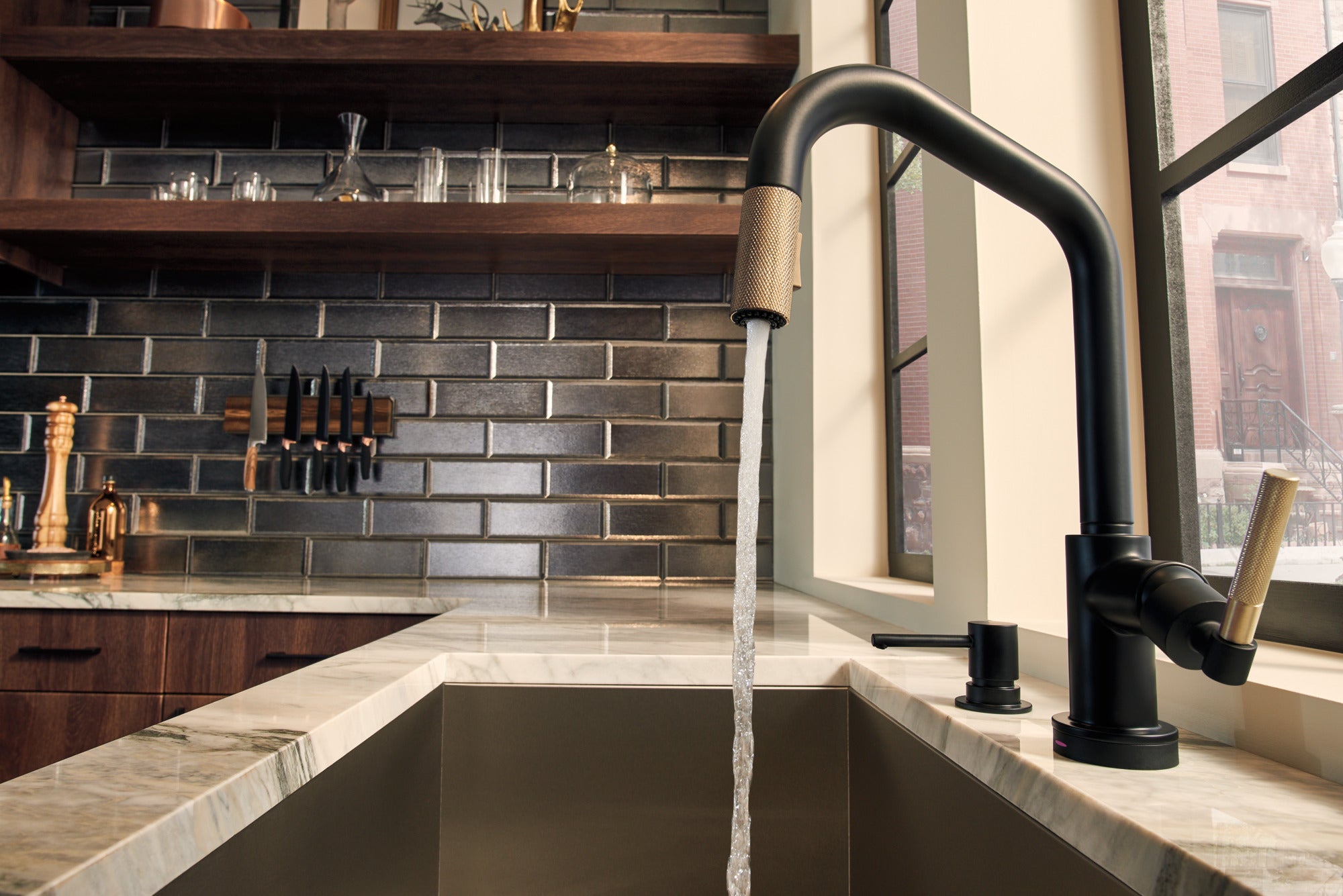 Brizo Litze® SmartTouch® Pull-Down Kitchen Faucet with Angled Spout and Knurled Handle