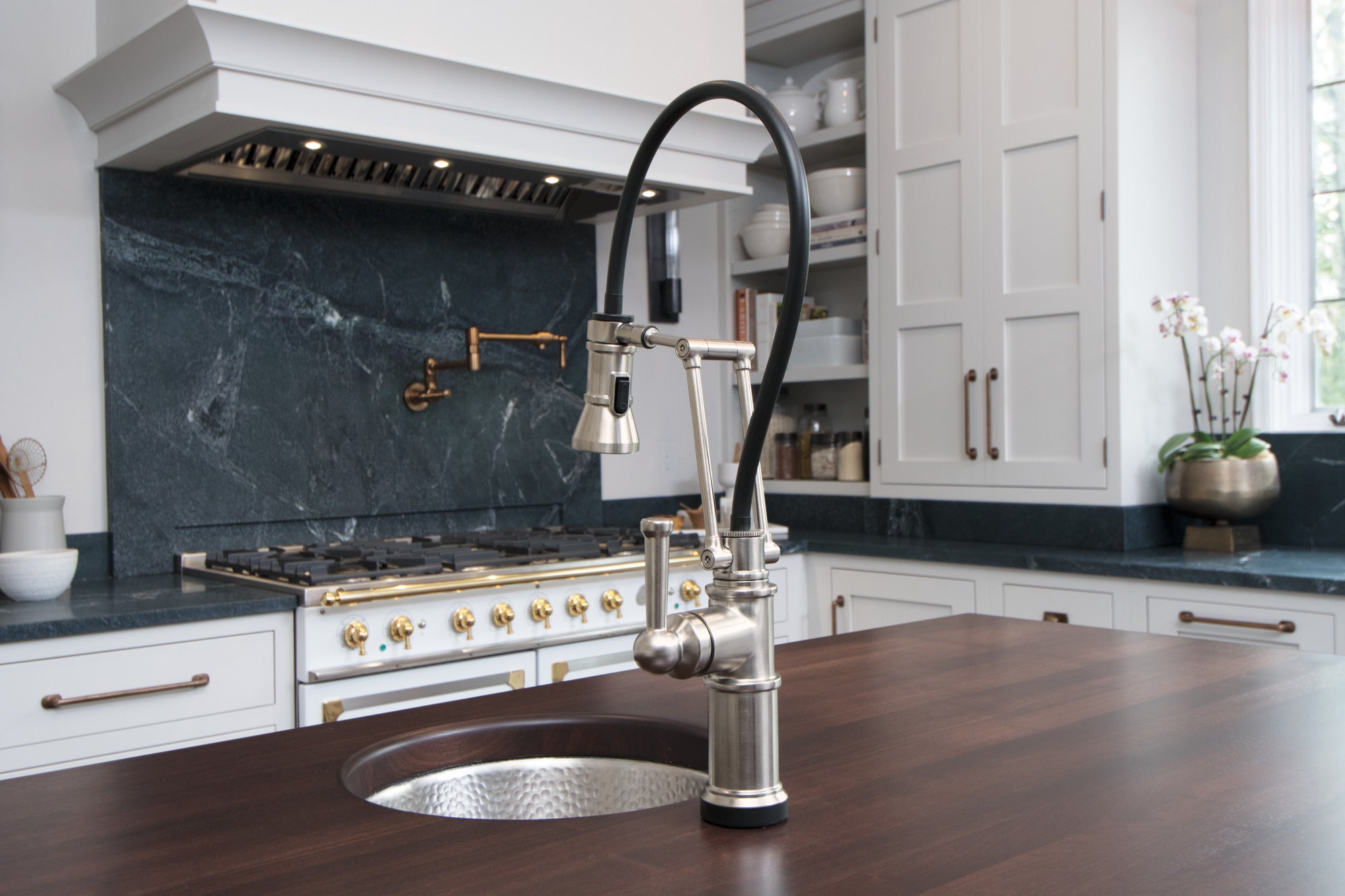 Brizo Artesso® Single Handle Articulating Kitchen Kitchen Faucet with SmartTouch® Technology