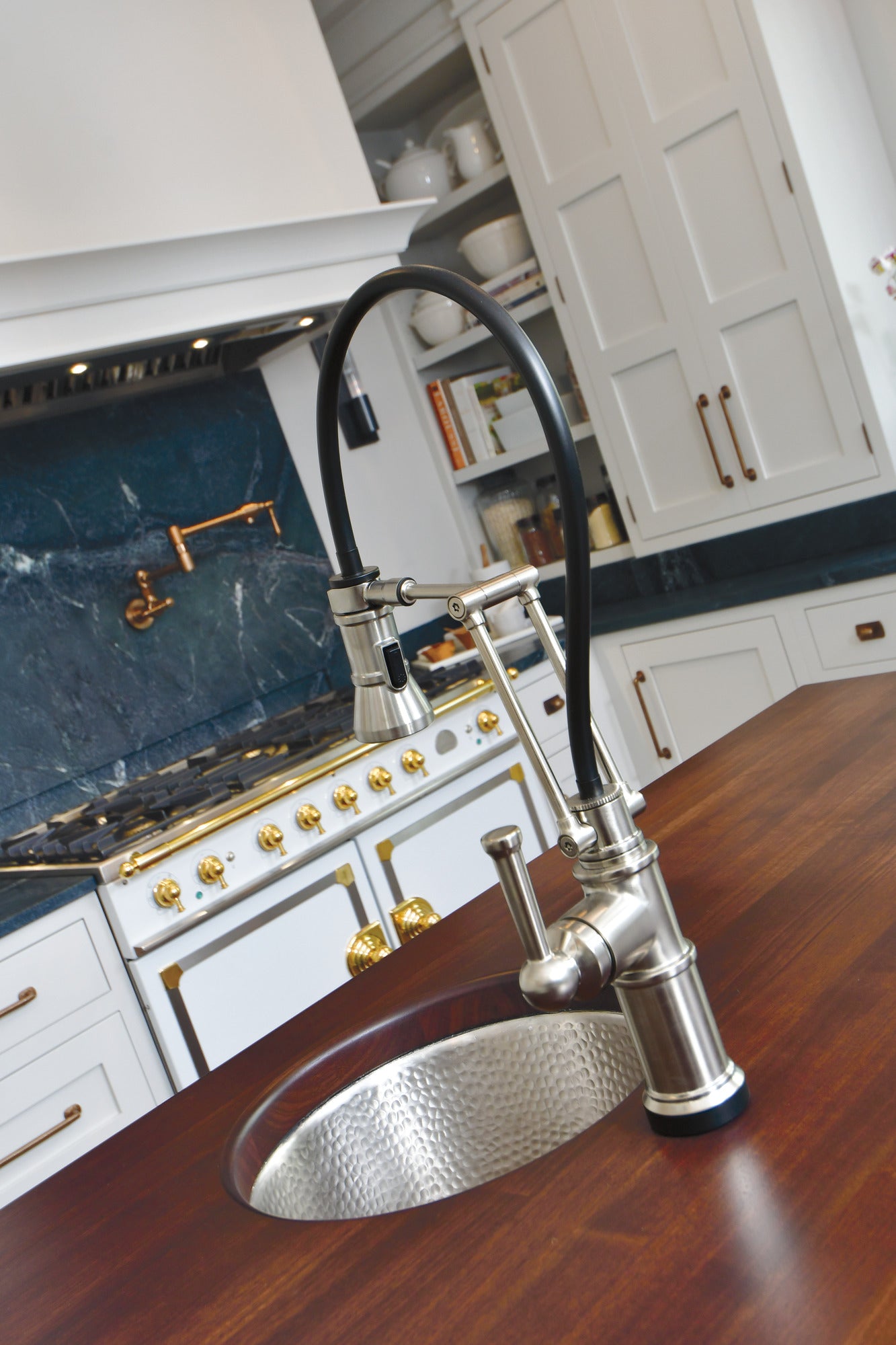 Brizo Artesso® Single Handle Articulating Kitchen Kitchen Faucet with SmartTouch® Technology