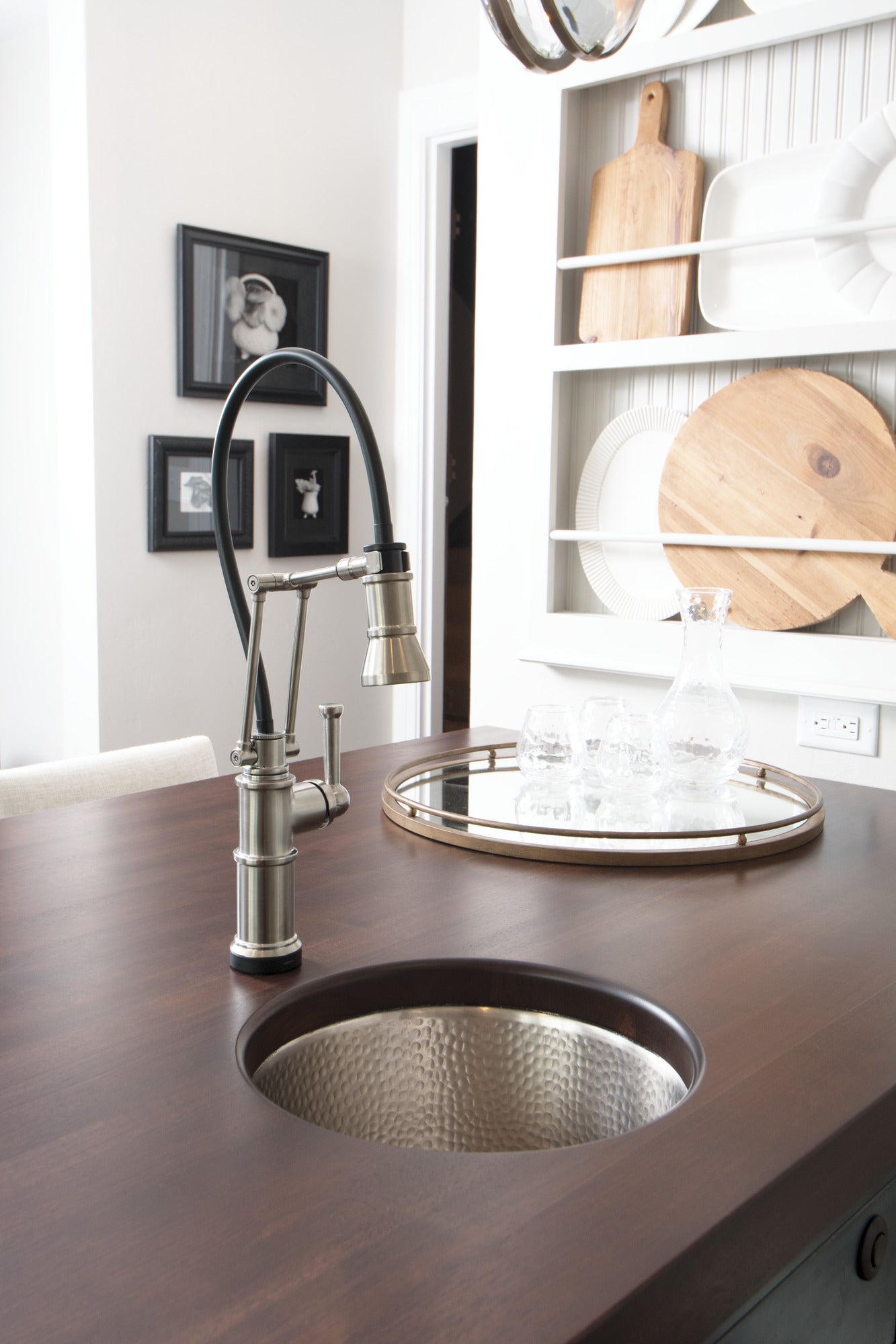 Brizo Artesso® Single Handle Articulating Kitchen Kitchen Faucet with SmartTouch® Technology