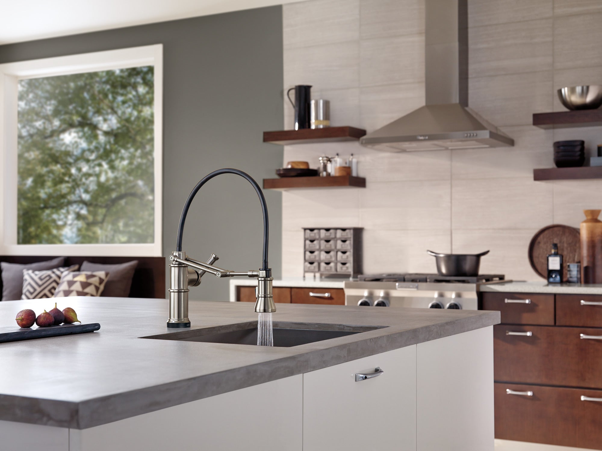 Brizo Artesso® Single Handle Articulating Kitchen Kitchen Faucet with SmartTouch® Technology