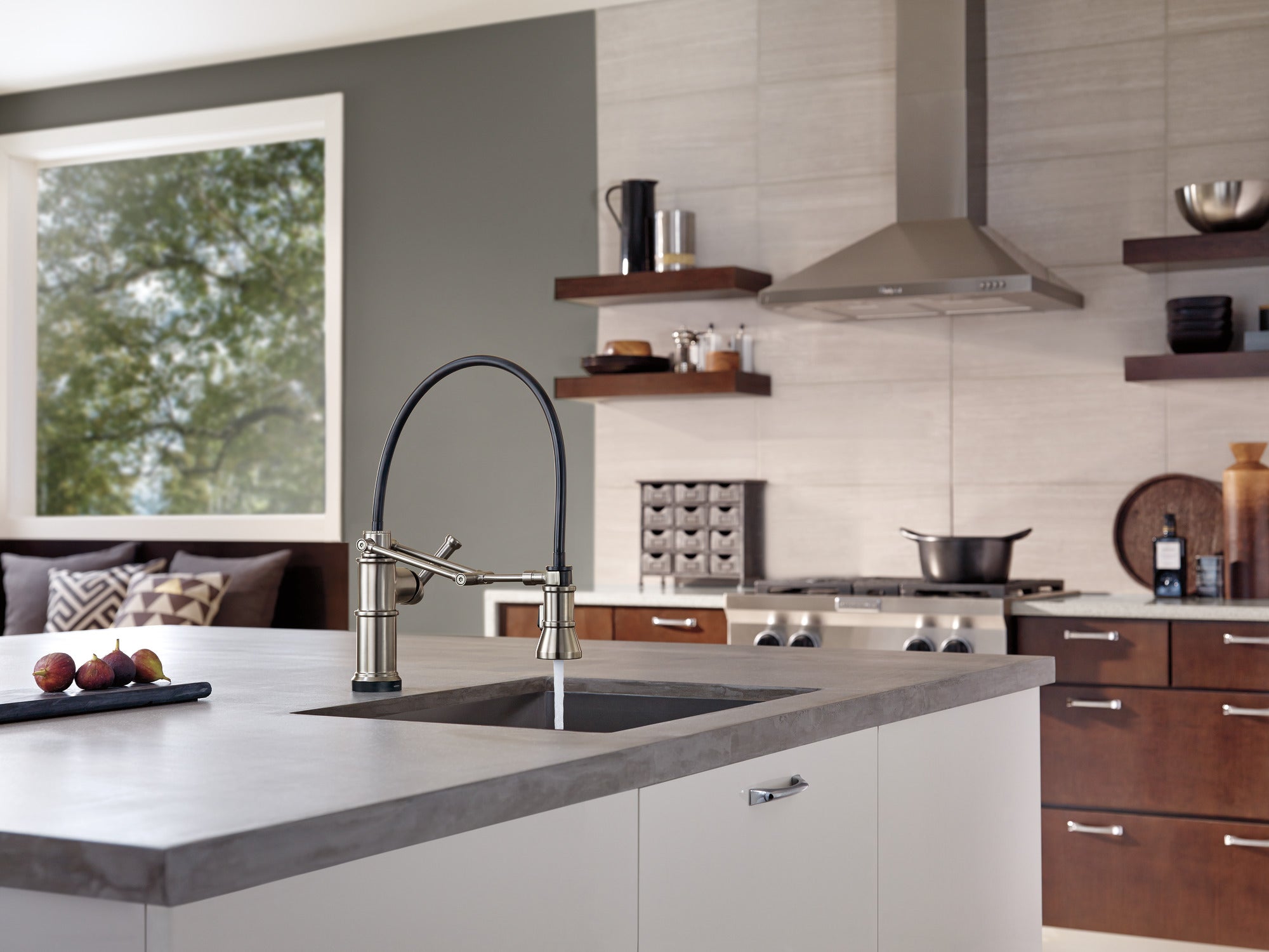 Brizo Artesso® Single Handle Articulating Kitchen Kitchen Faucet with SmartTouch® Technology