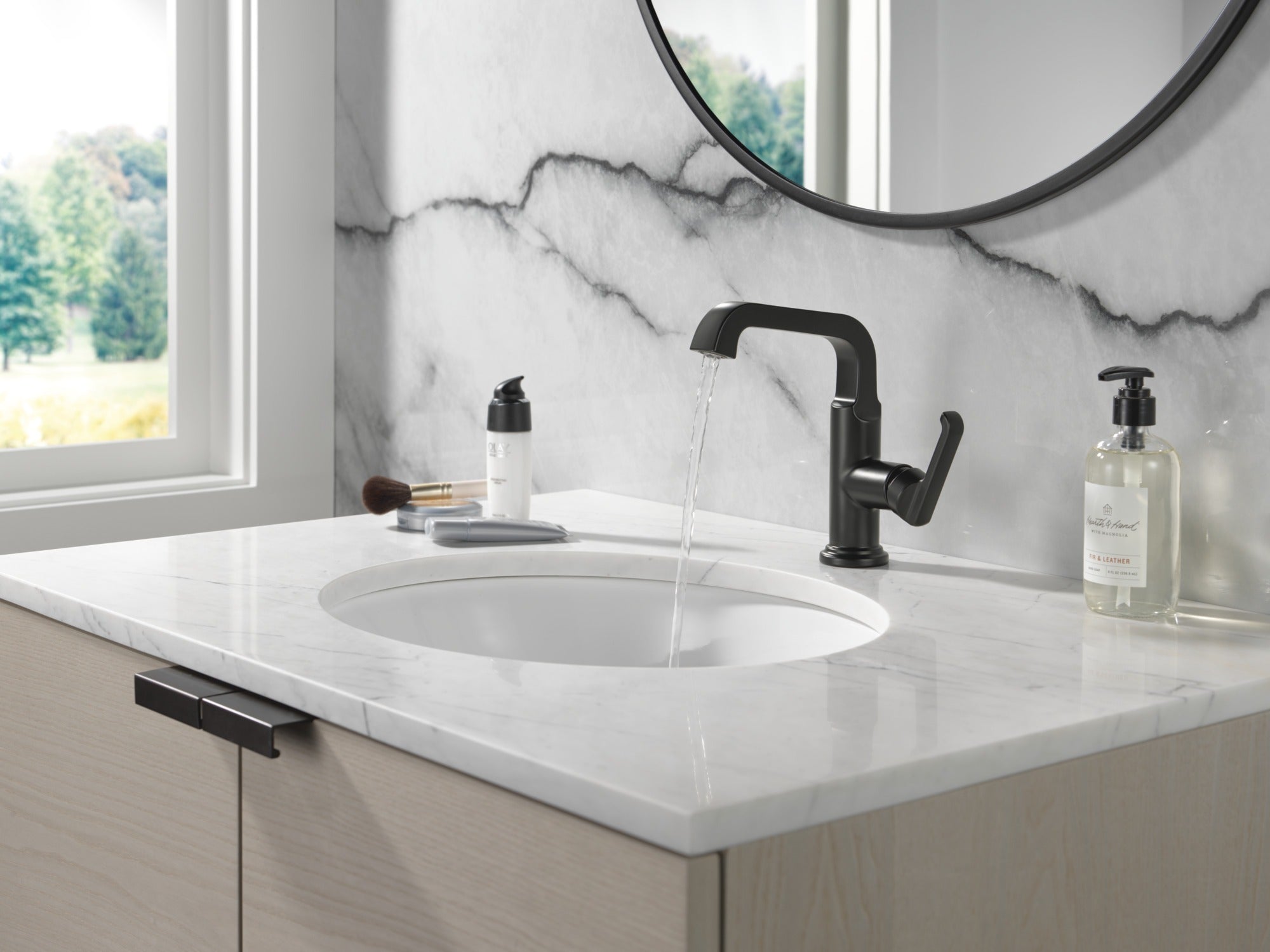 Delta Tetra™ Single Handle Mid-Height Vessel Bathroom