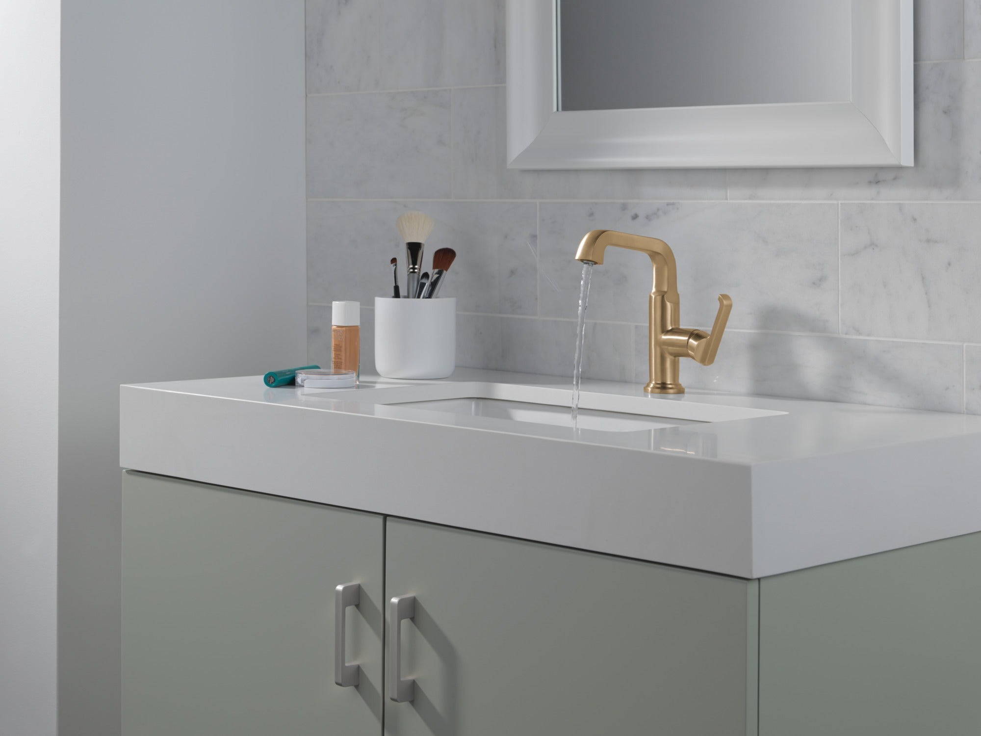 Delta Tetra™ Single Handle Mid-Height Vessel Bathroom