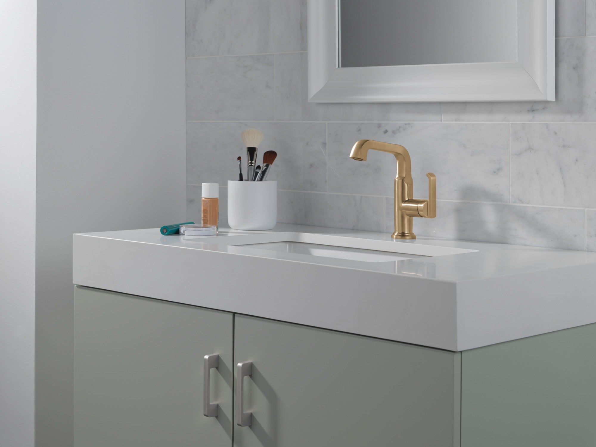 Delta Tetra™ Single Handle Mid-Height Vessel Bathroom