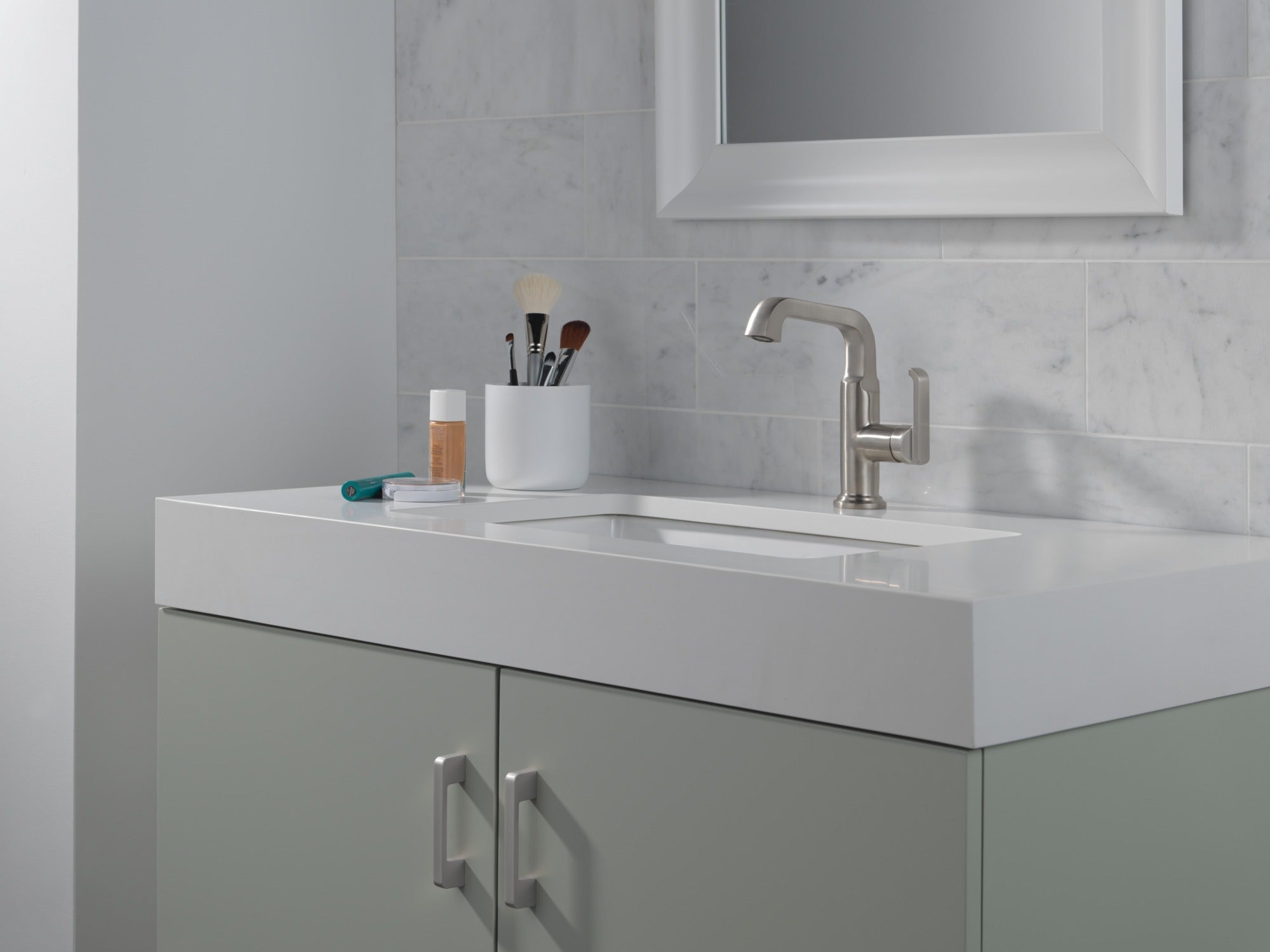 Delta Tetra™ Single Handle Mid-Height Vessel Bathroom