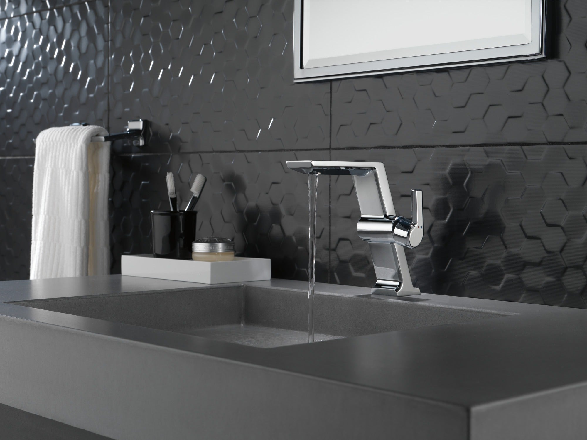Delta Pivotal® 8" Mini Towel Bar