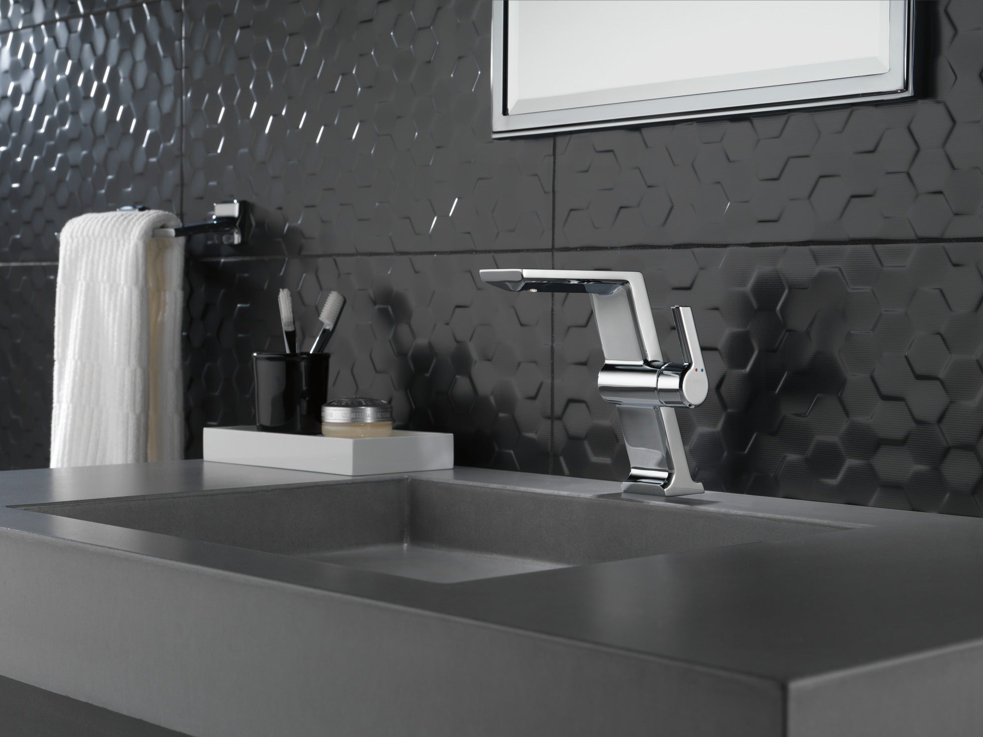 Delta Pivotal® 8" Mini Towel Bar