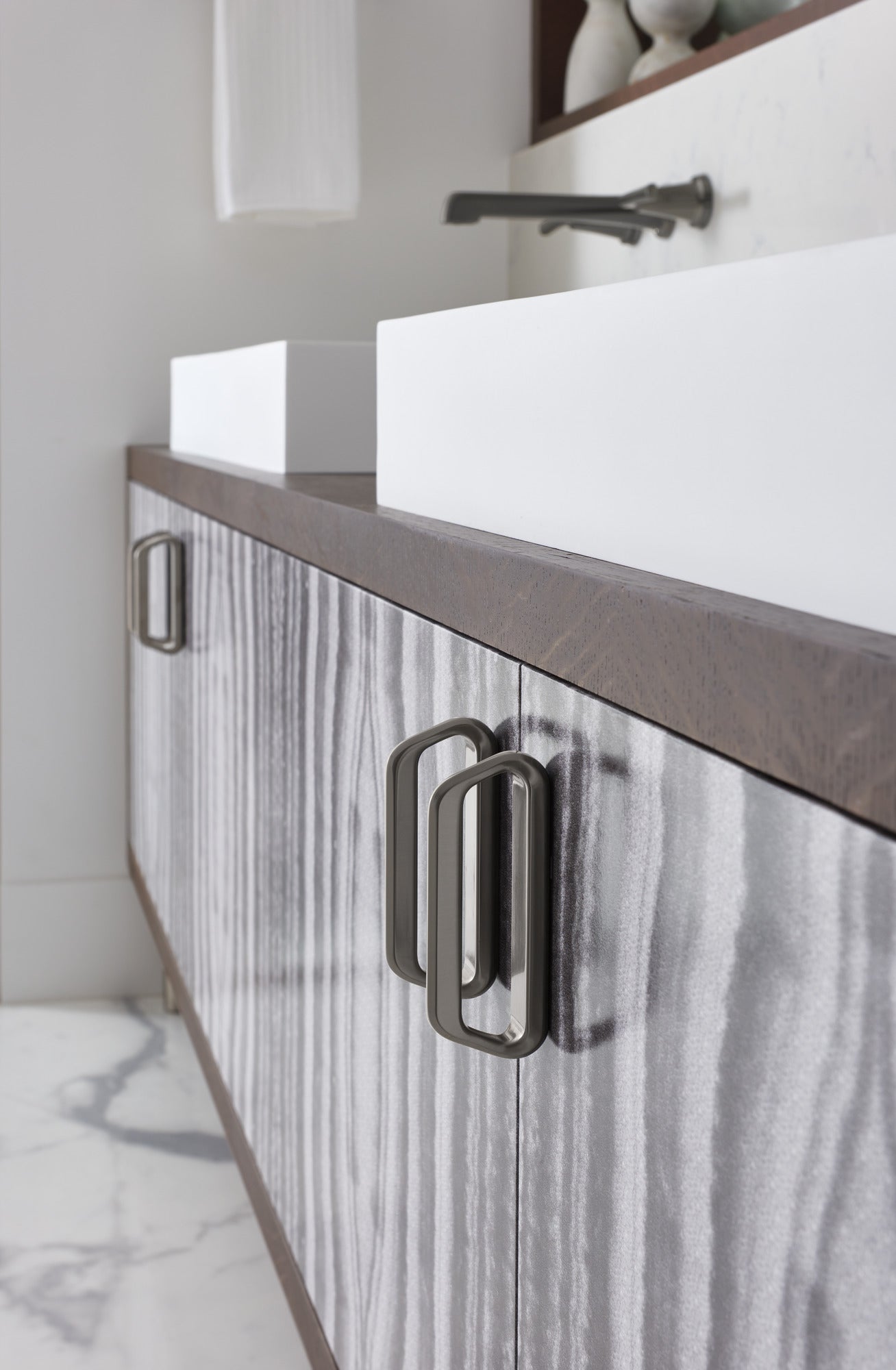 Brizo Levoir™ Drawer Pull
