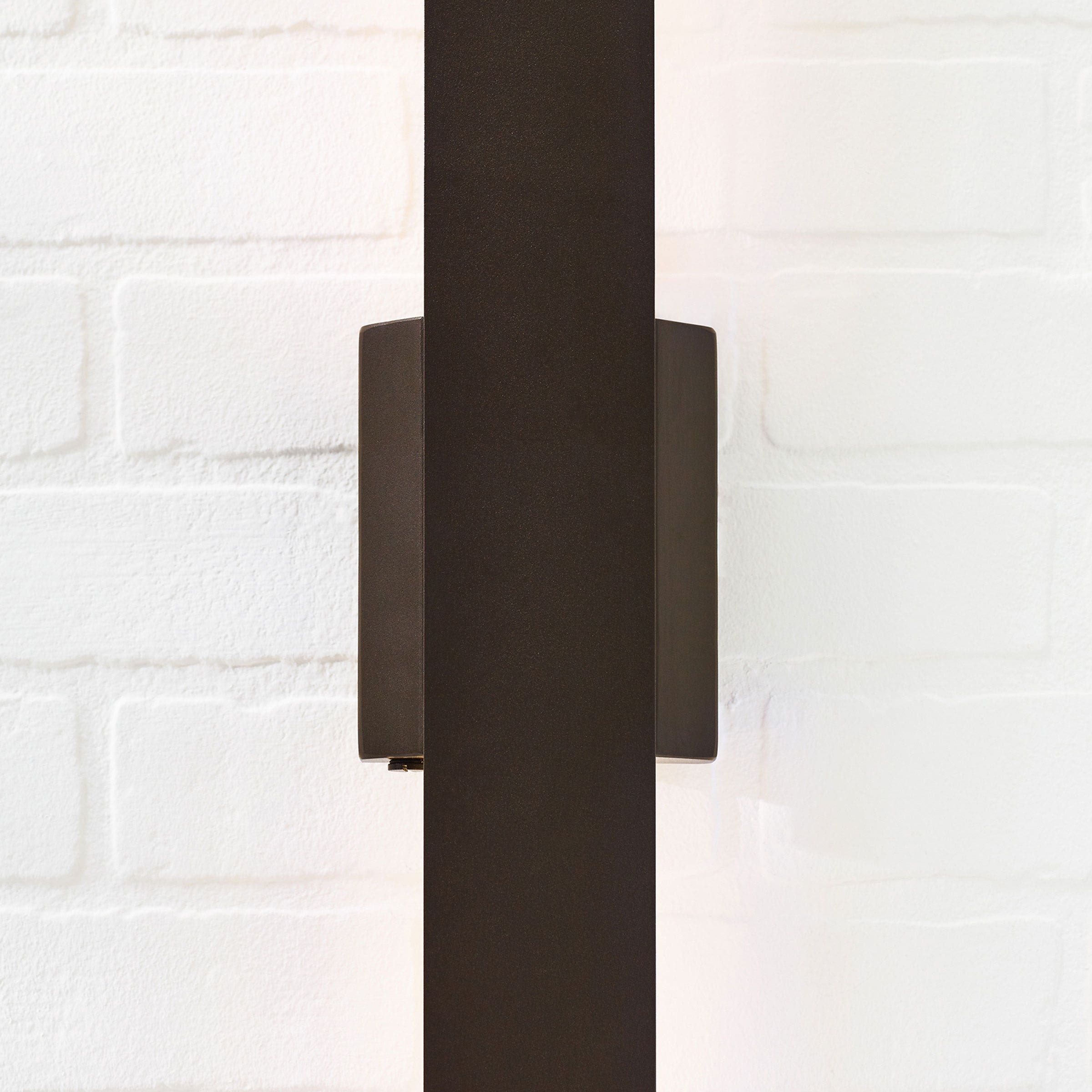 Blade 18 Outdoor Wall