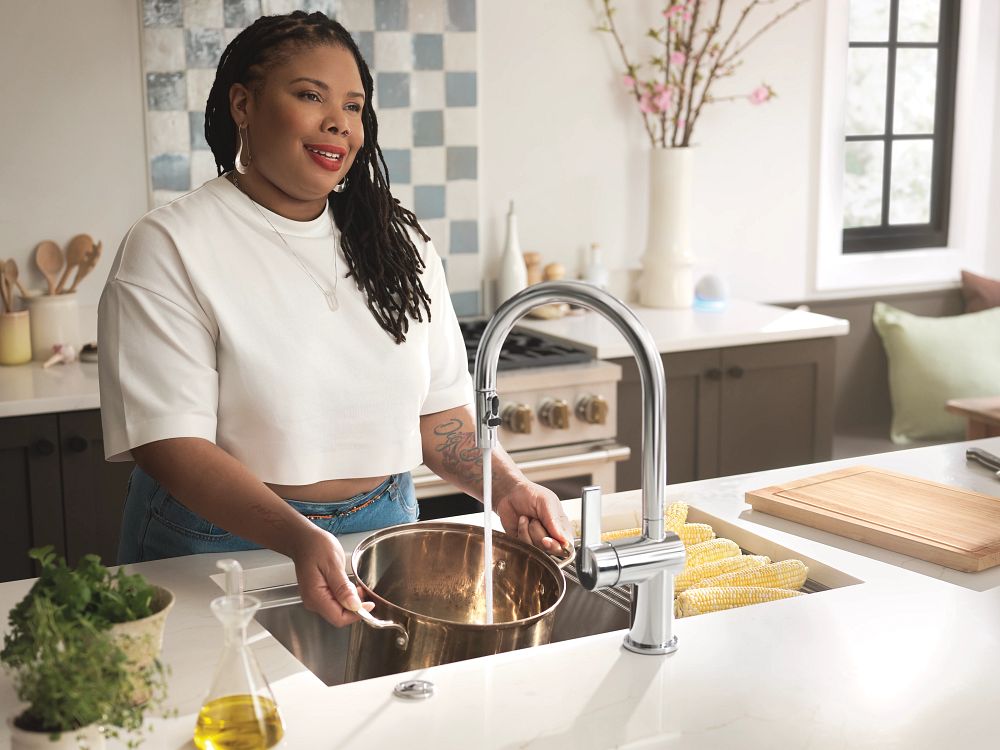 Cia Smart Pulldown Touchless Kitchen Faucet