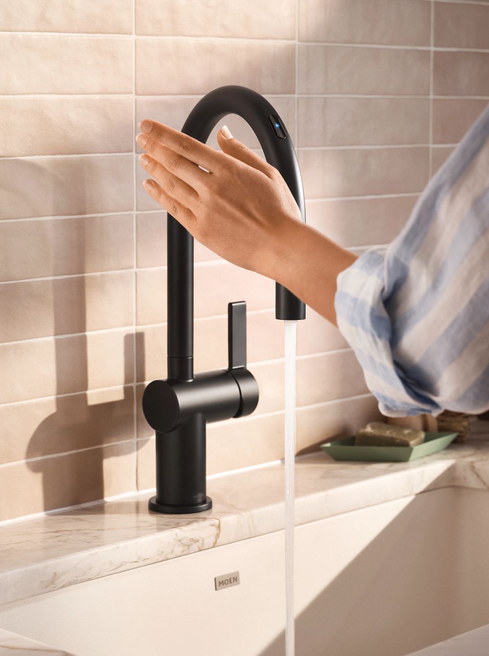 Cia Smart Pulldown Touchless Kitchen Faucet