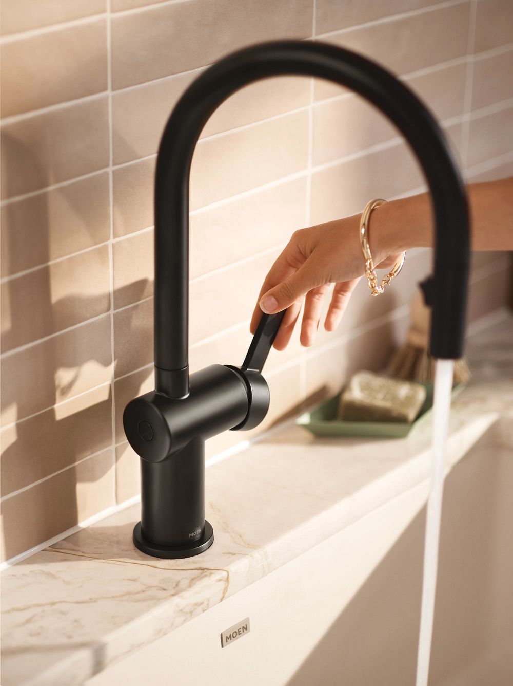 Cia MotionSense Wave One-Handle Pulldown Touchless Kitchen Faucet