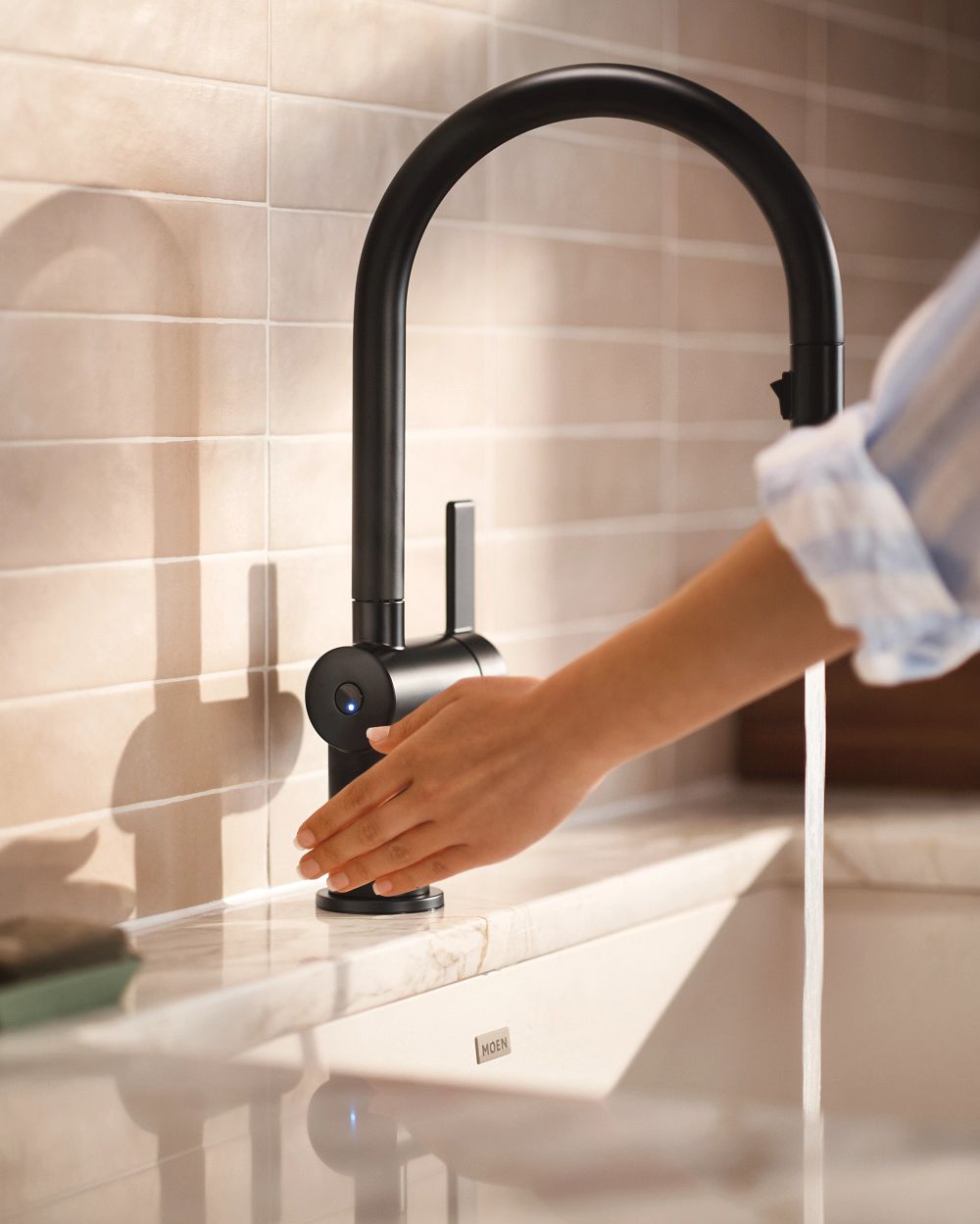 Cia MotionSense Wave One-Handle Pulldown Touchless Kitchen Faucet