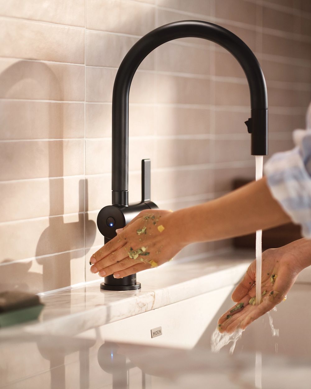 Cia MotionSense Wave One-Handle Pulldown Touchless Kitchen Faucet