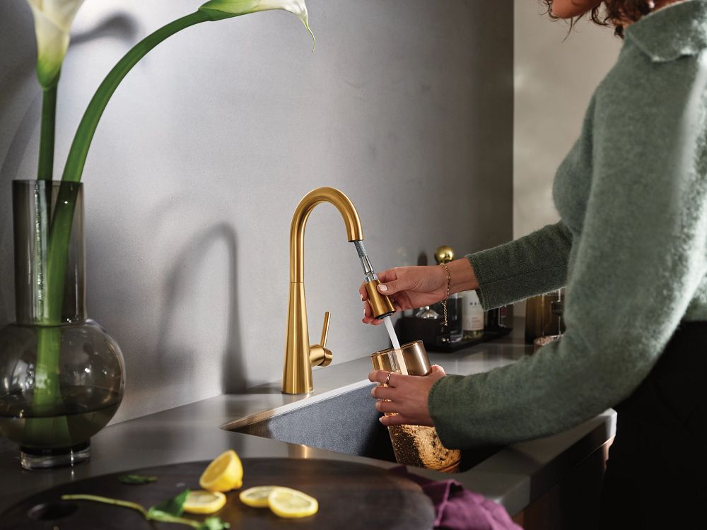 Sleek One-Handle Pulldown Bar Faucet