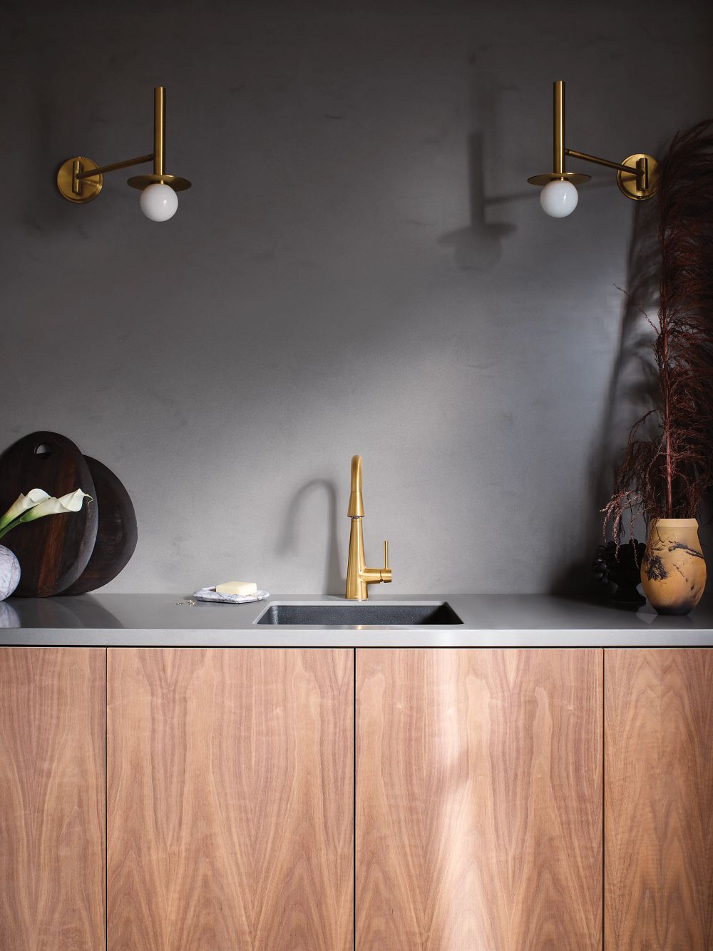 Sleek One-Handle Pulldown Bar Faucet