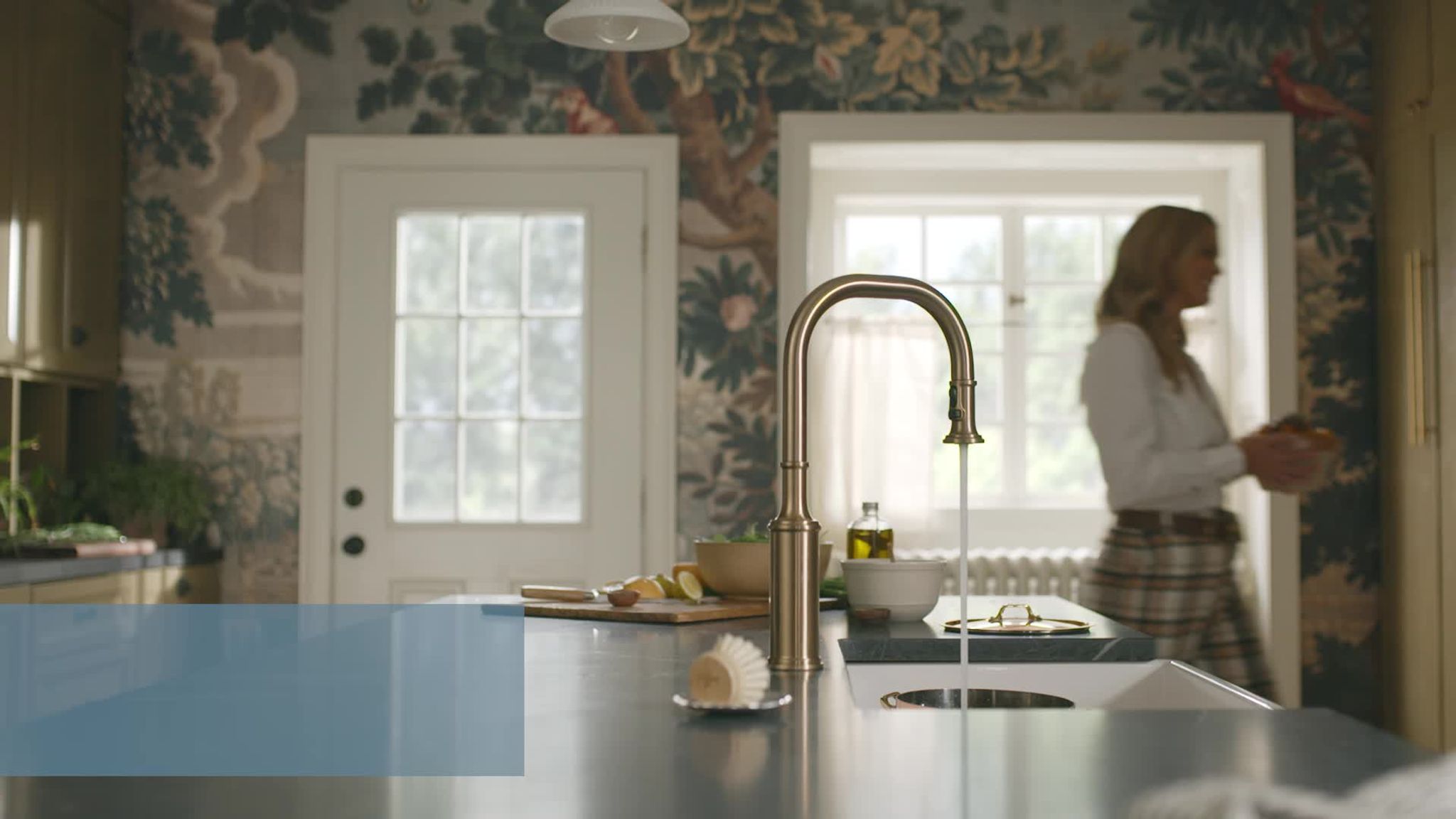 Smyth MotionSense Wave One-Handle Pulldown Touchless Kitchen Faucet