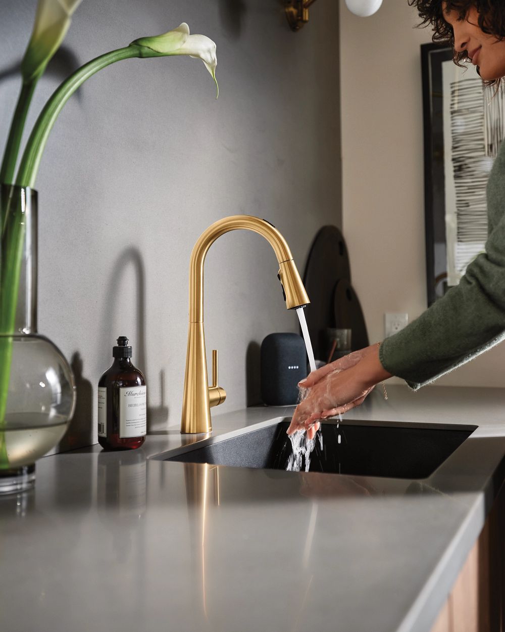 Sleek Smart Pulldown Touchless Kitchen Faucet