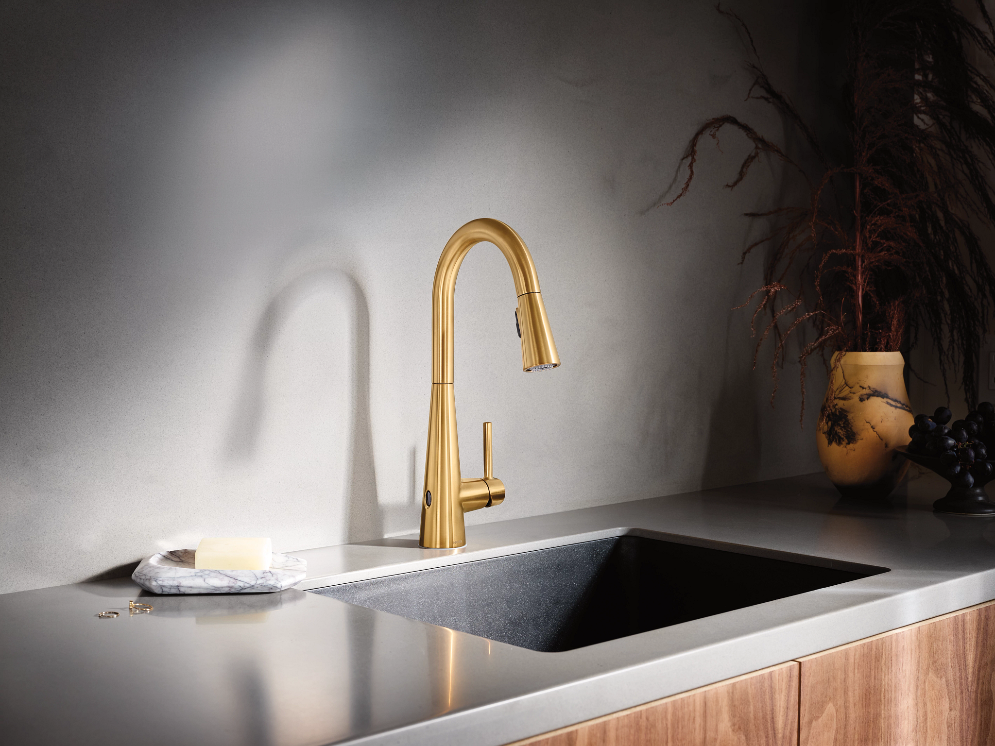 Moen 7864EW Sleek MotionSense Wave One-Handle Pulldown Touchless Kitchen Faucet