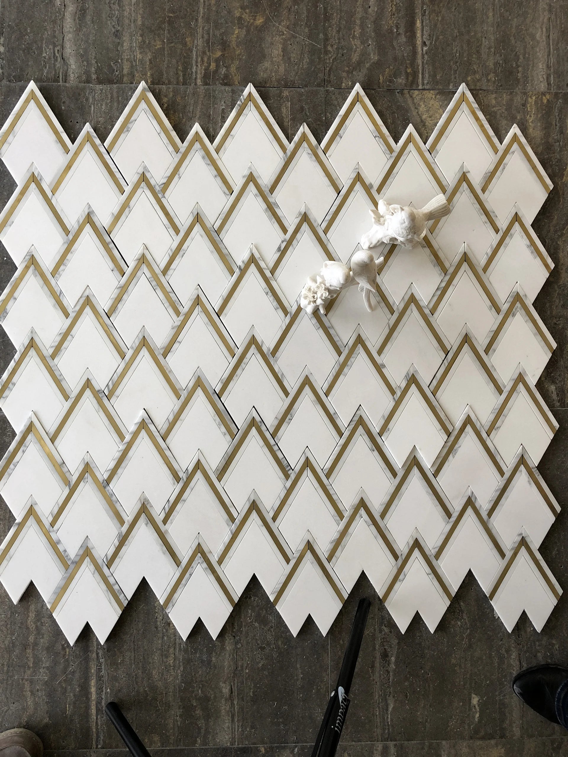 PEAK MOSAIC POLISHED CALACATTA GOLD/THASSOS/BRASS