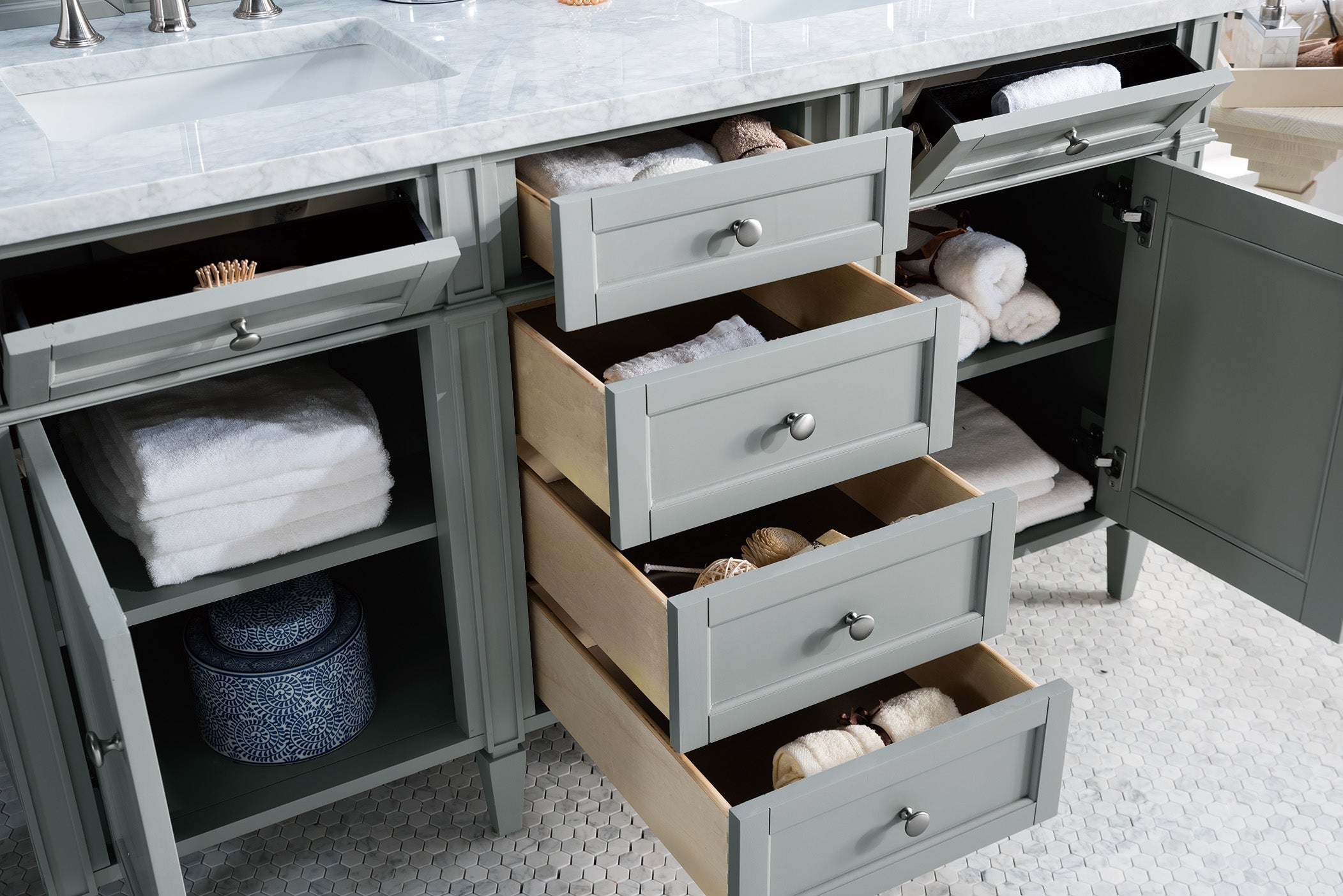 James Martin Brittany 60" Double Vanity in Urban Gray with 3cm Countertop