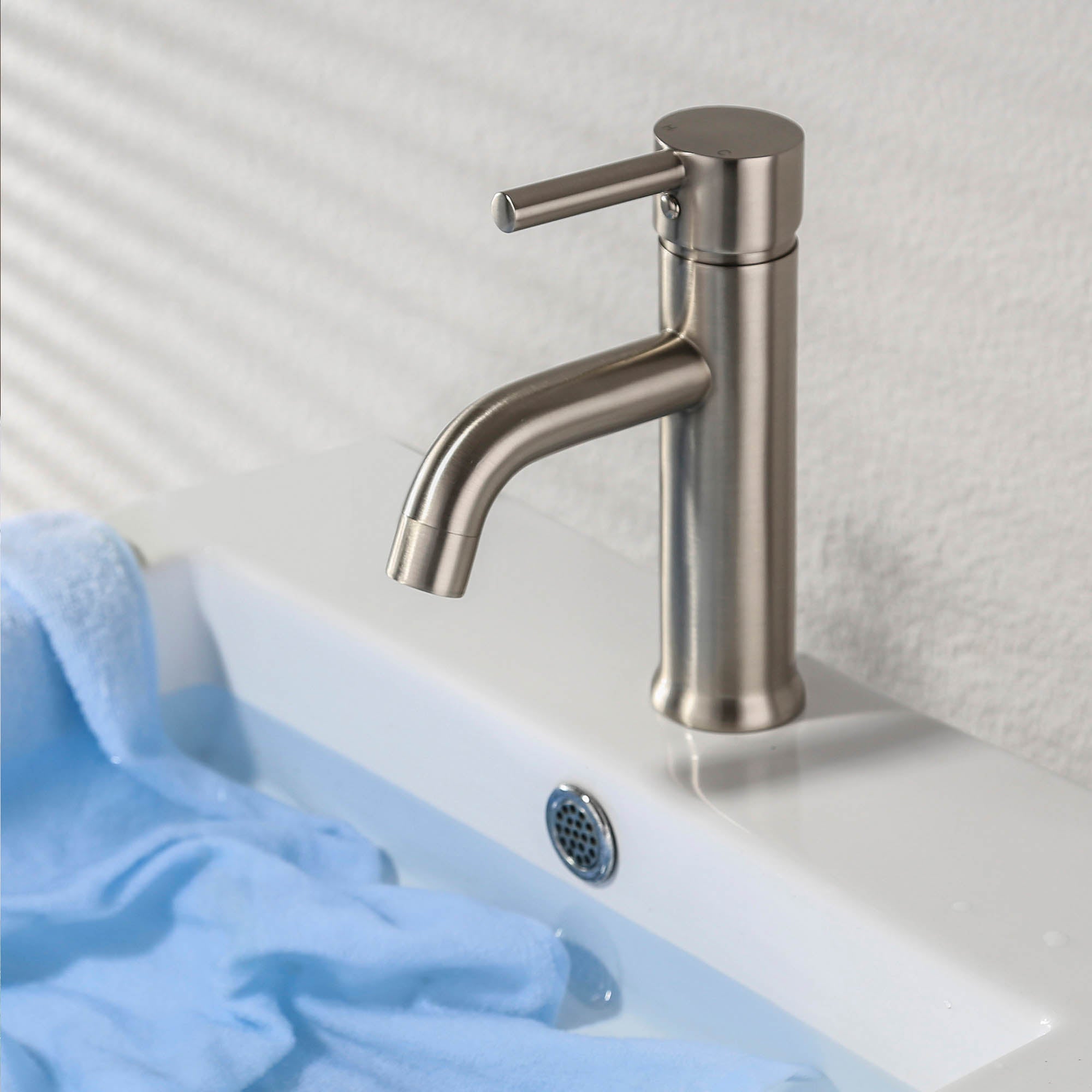Single Handle Lavatory Faucet - 8001 011