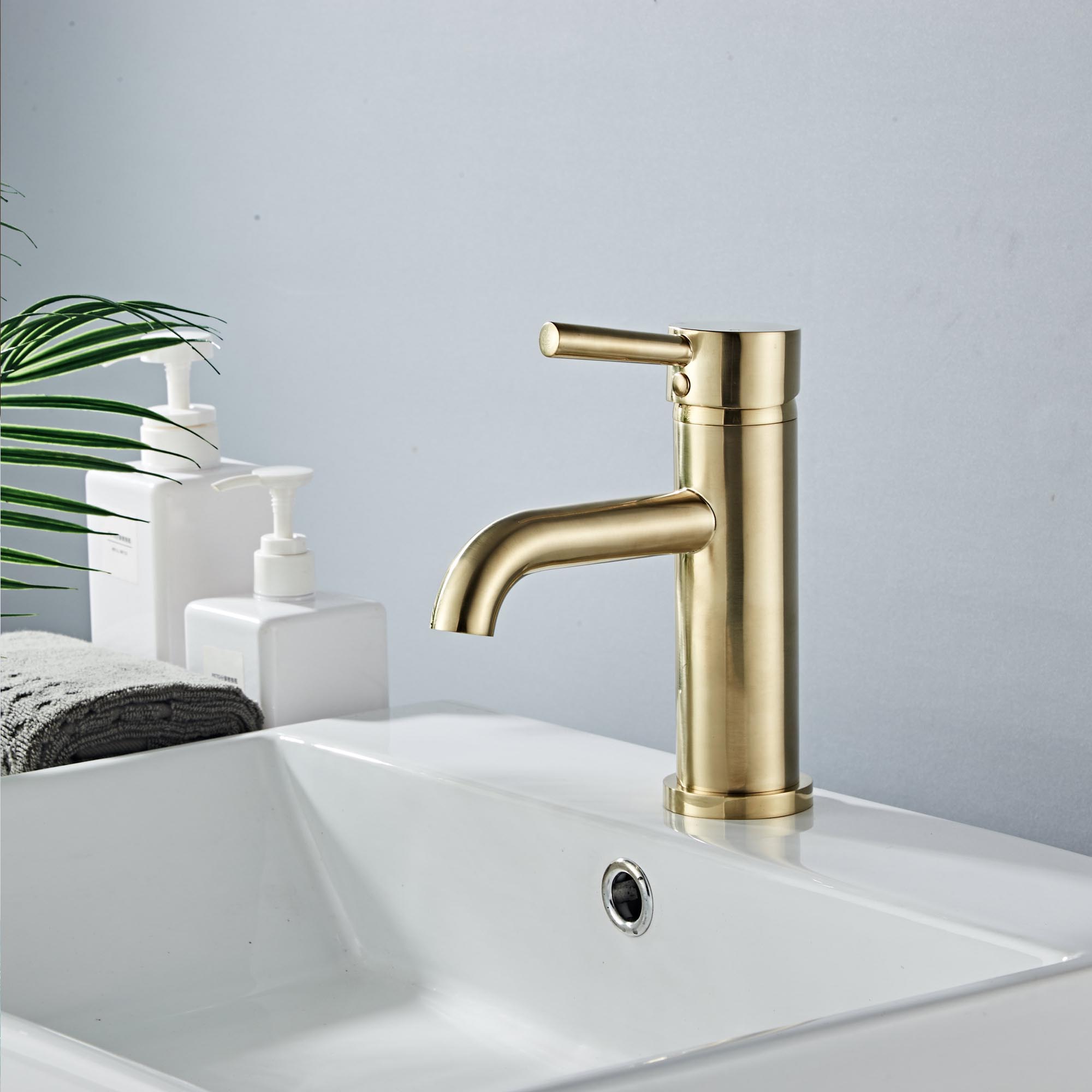 Single Handle Lavatory Faucet - 8001 011