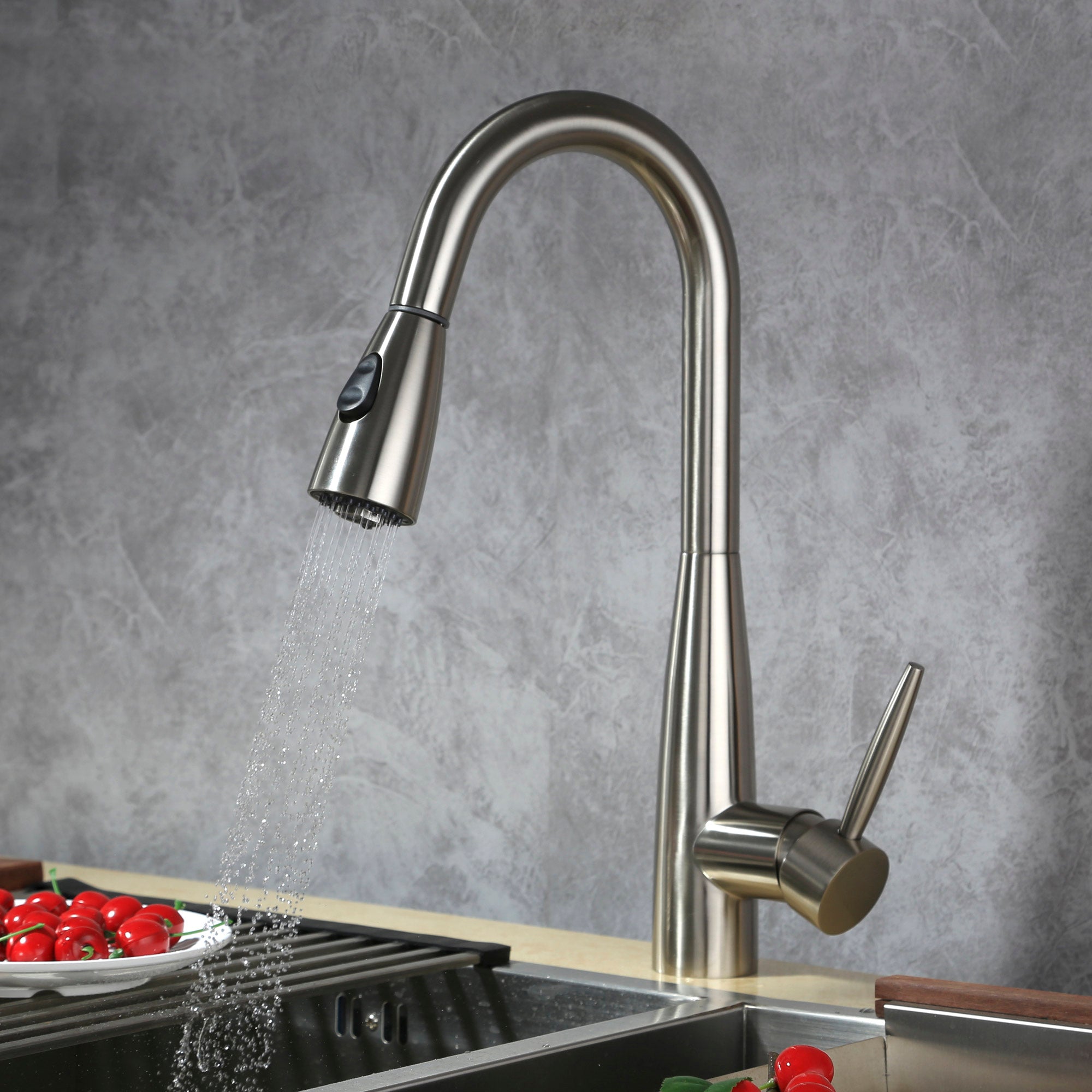 Single Handle Pull-Out Kitchen Faucet - 8002 005 02