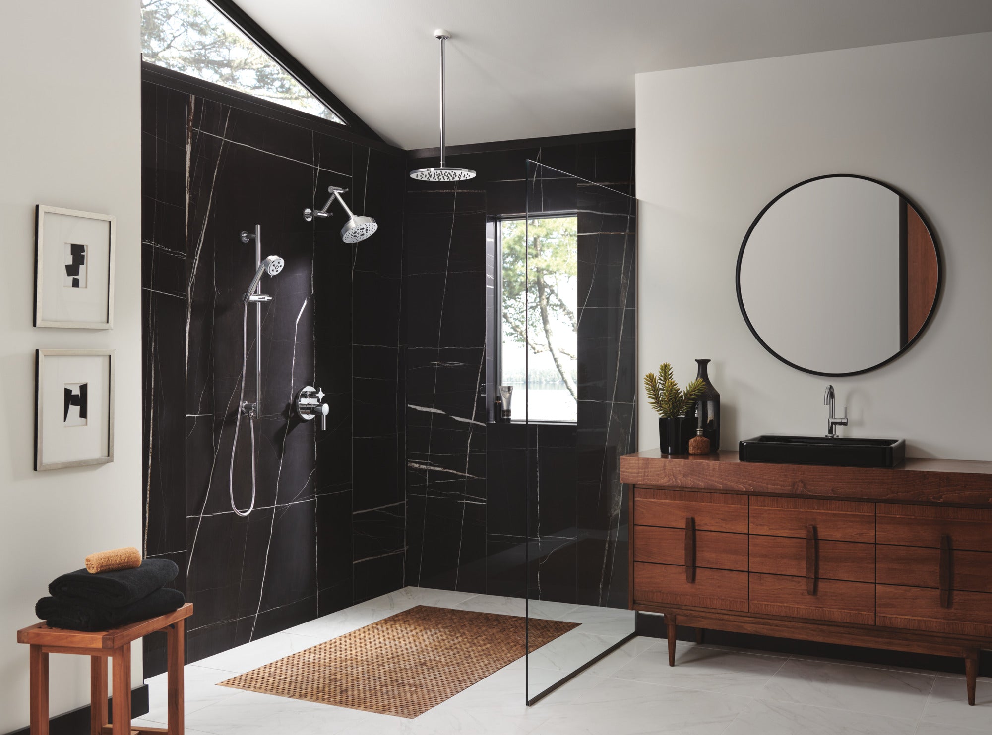 Brizo Essential™ Shower Linear Round Slide Bar With Hose