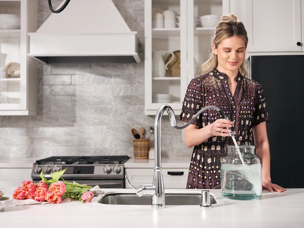 Nolia One-Handle High Arc Pulldown Kitchen Faucet